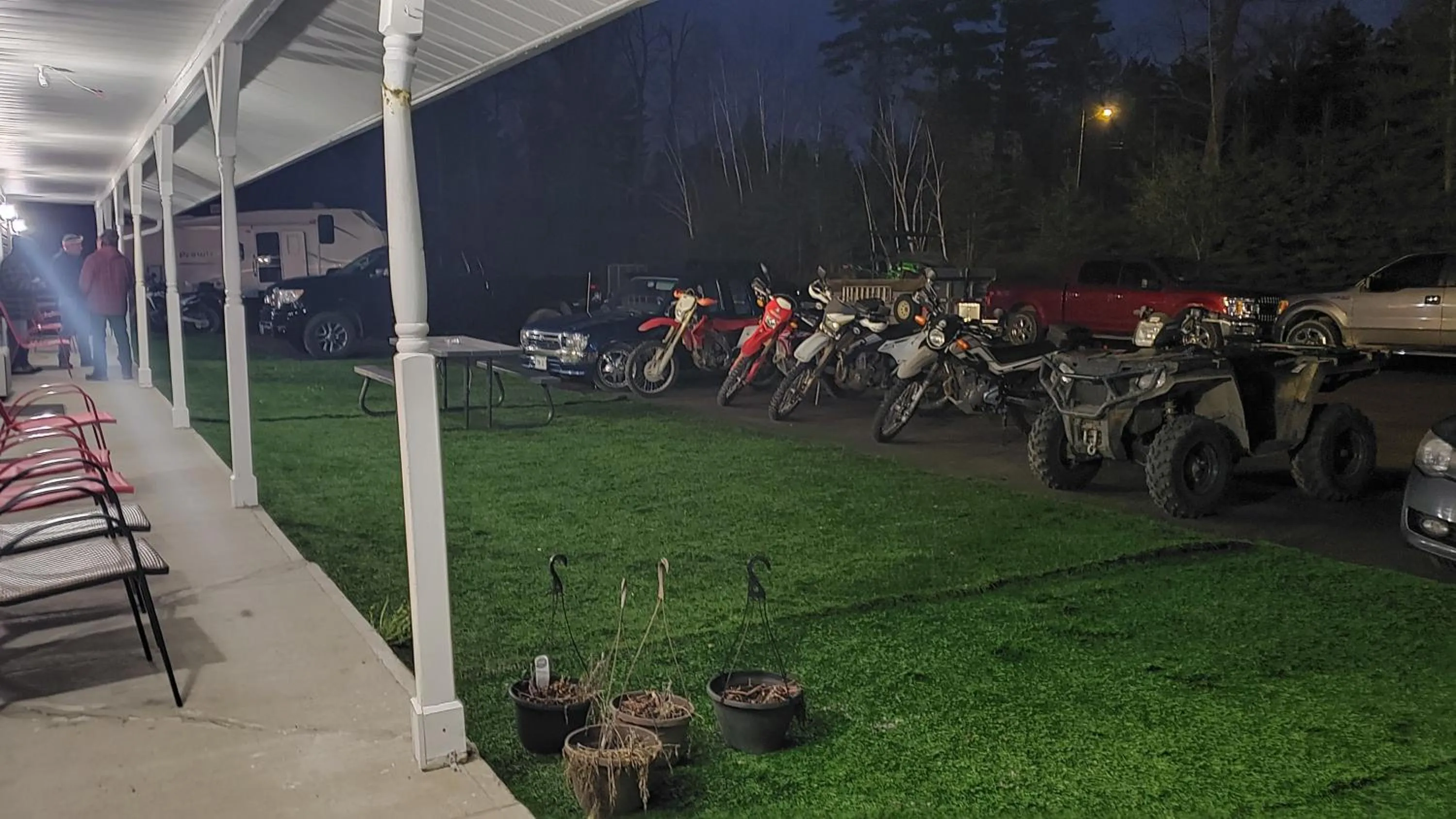 Parking in Calabogie Motor Inn