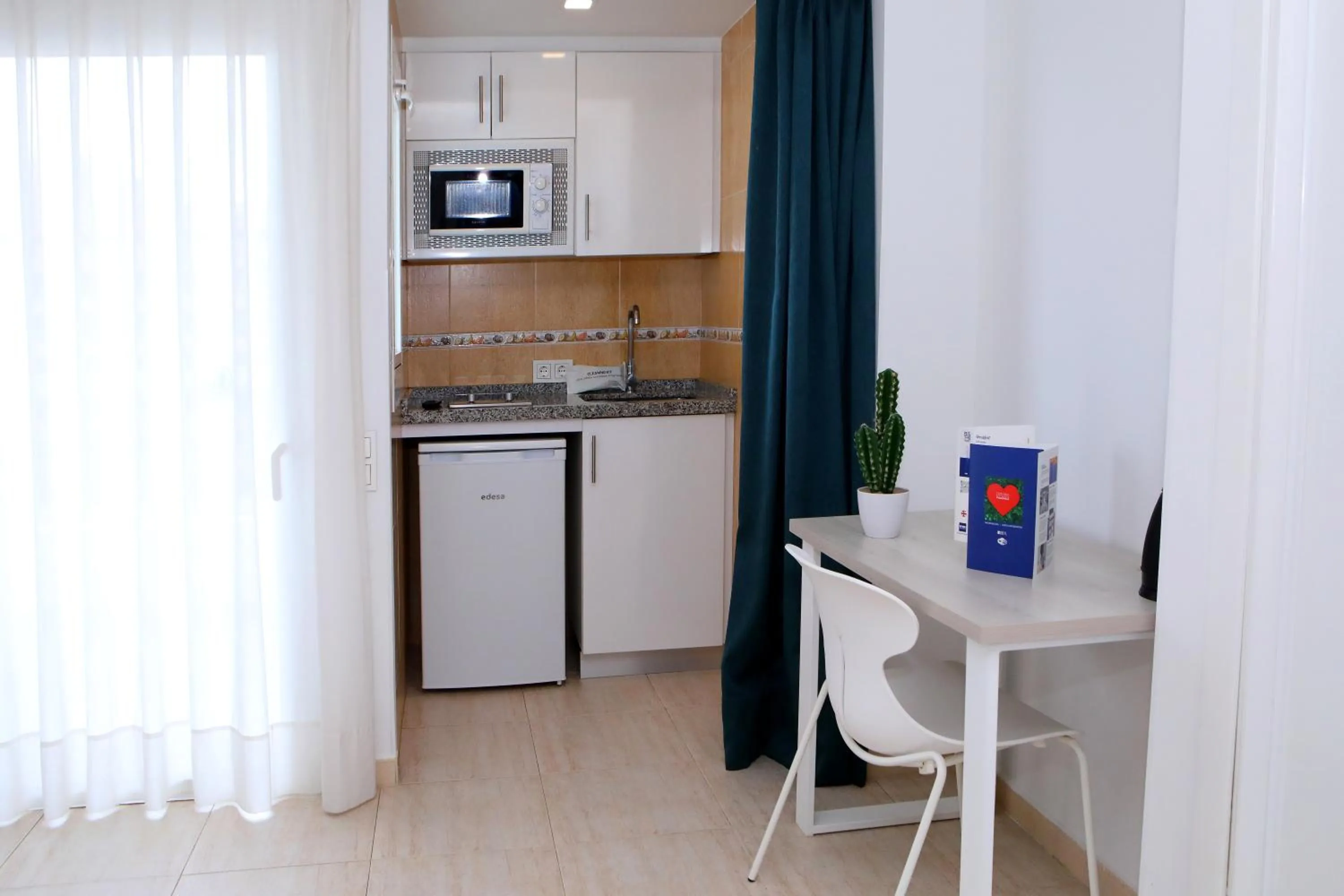 Kitchen or kitchenette in Hotel Apartamentos Pyr Fuengirola