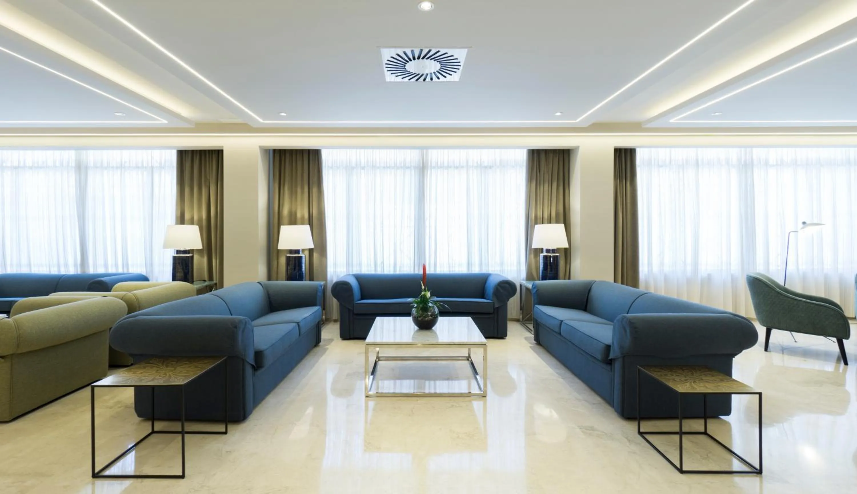 Lounge or bar in Hotel Apartamentos Pyr Fuengirola