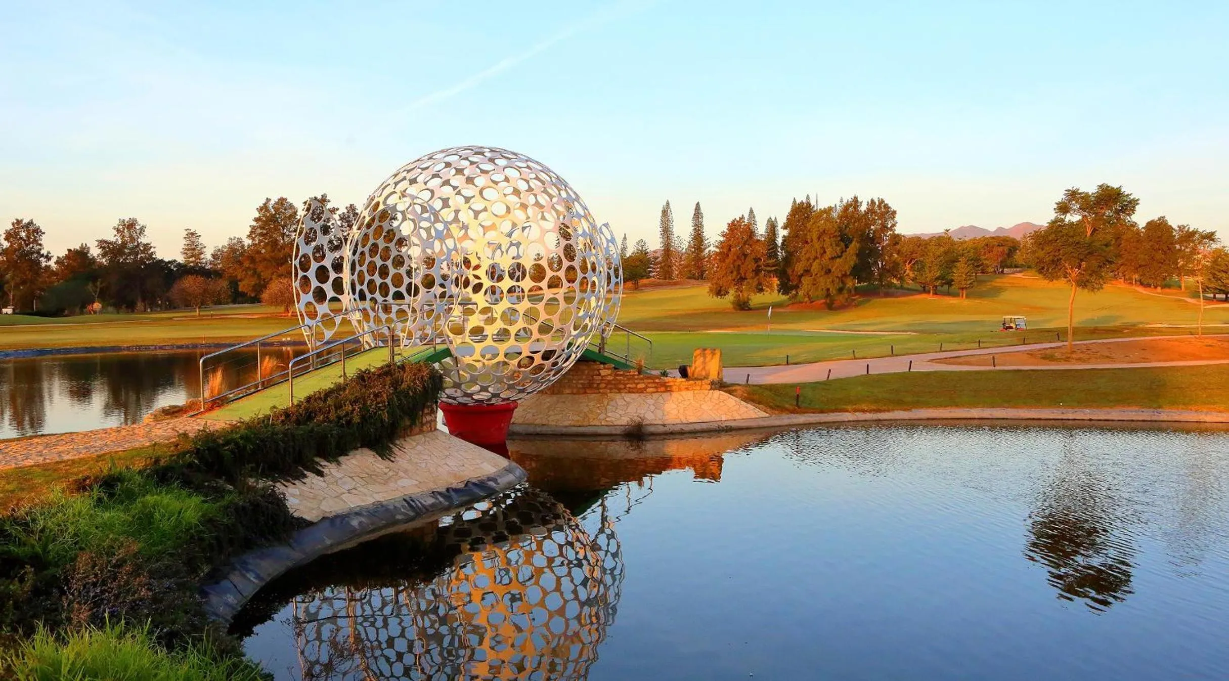 Golfcourse in Hotel Apartamentos Pyr Fuengirola