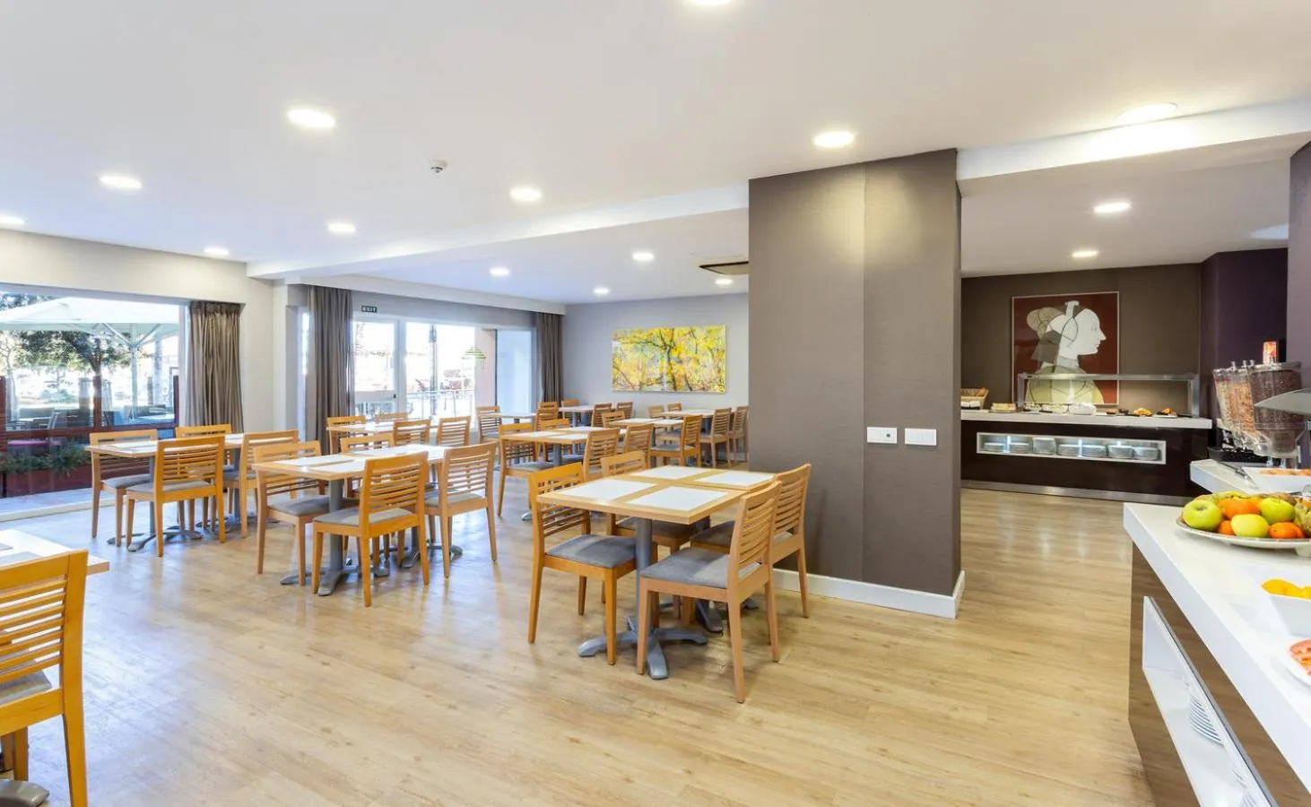 Buffet breakfast in Hotel Apartamentos Pyr Fuengirola