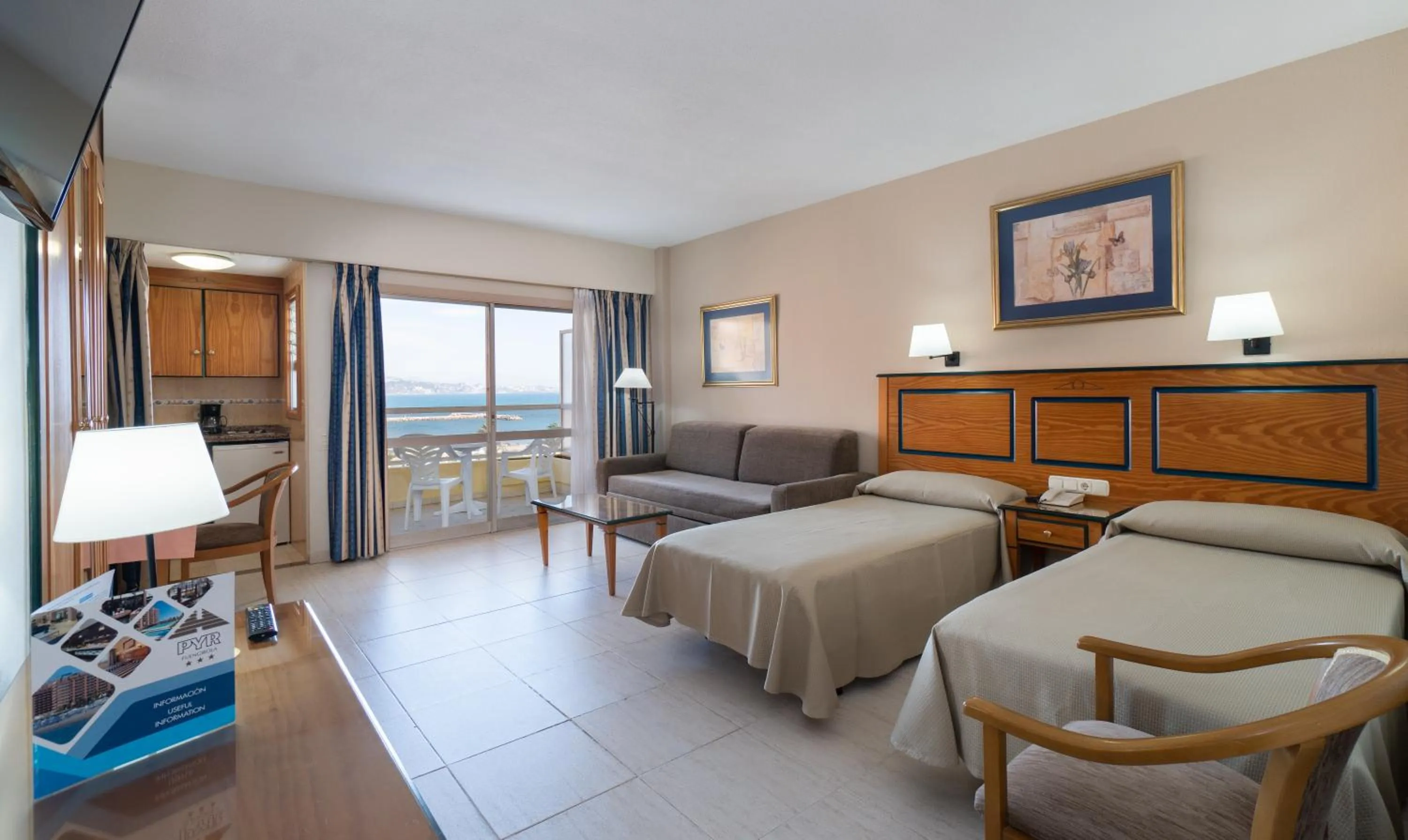 Photo of the whole room, Bed in Hotel Apartamentos Pyr Fuengirola