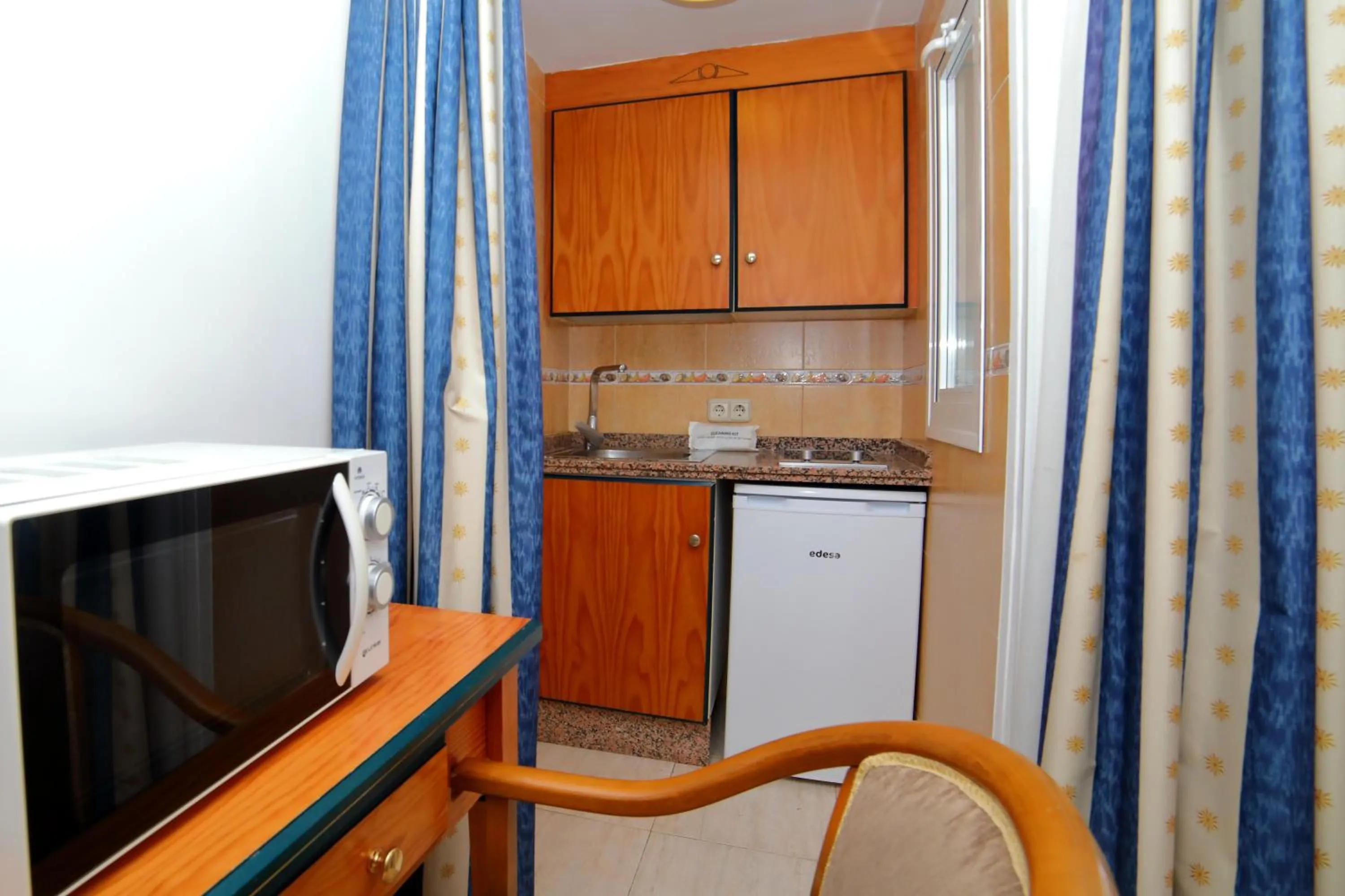 kitchen in Hotel Apartamentos Pyr Fuengirola