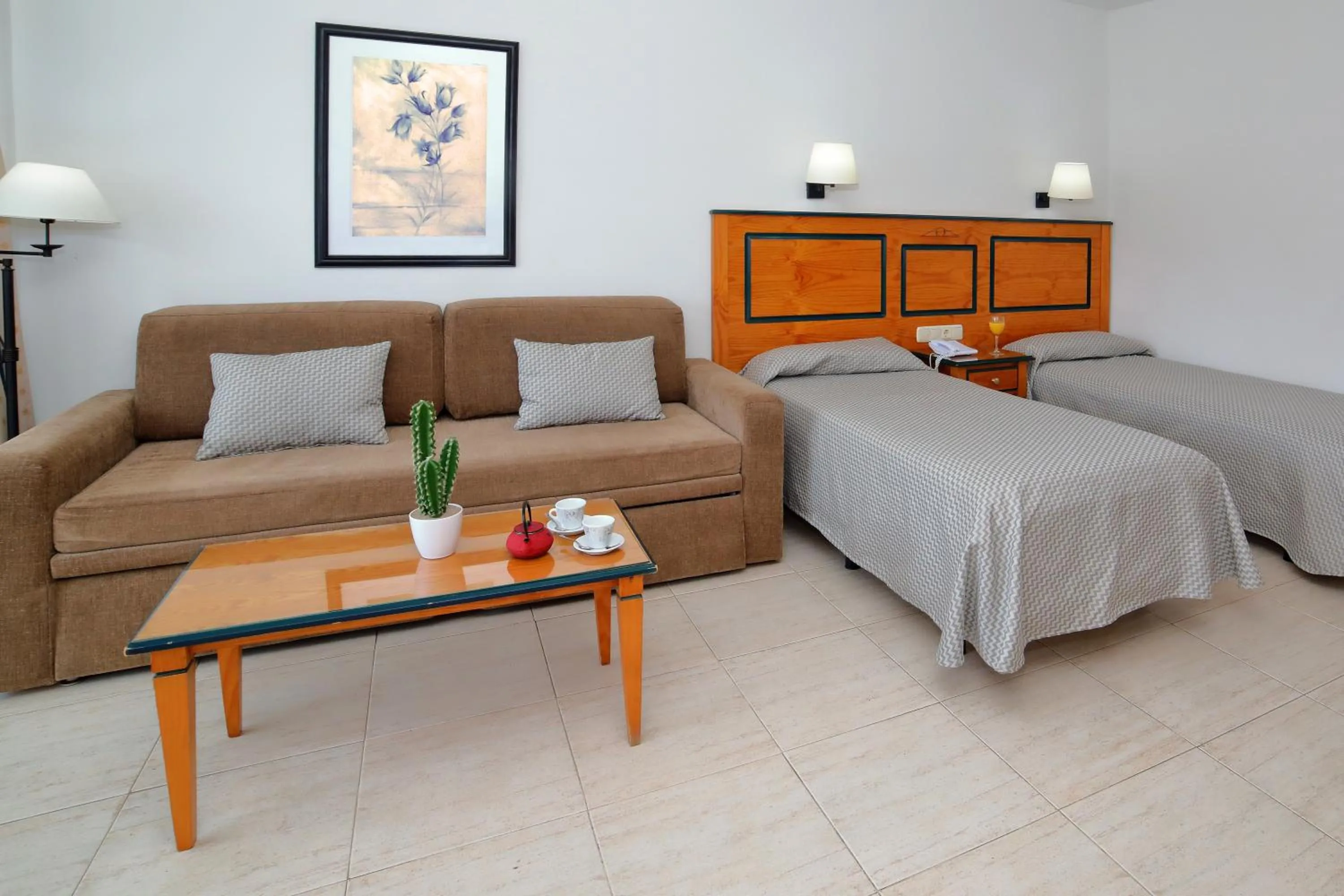 Photo of the whole room, Bed in Hotel Apartamentos Pyr Fuengirola