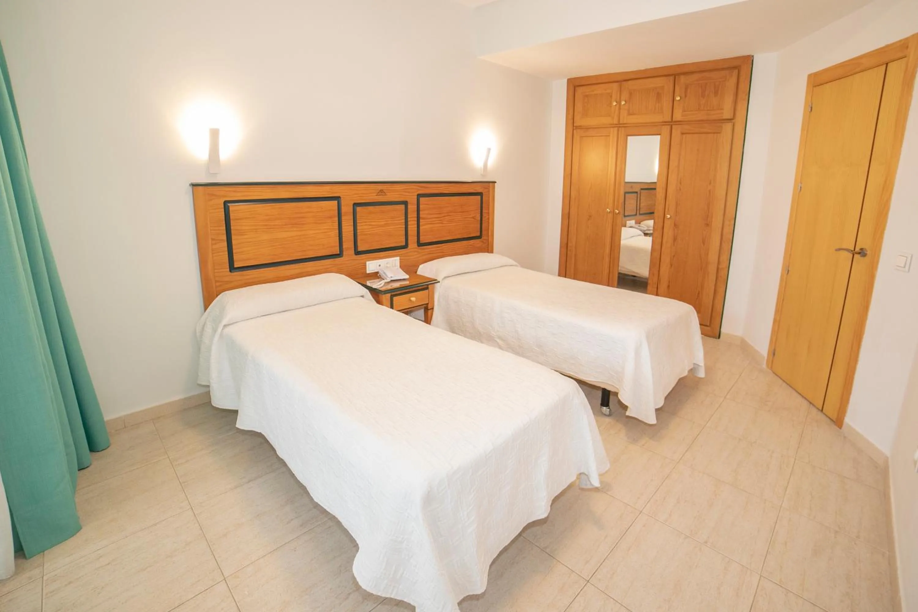 Bedroom, Bed in Hotel Apartamentos Pyr Fuengirola