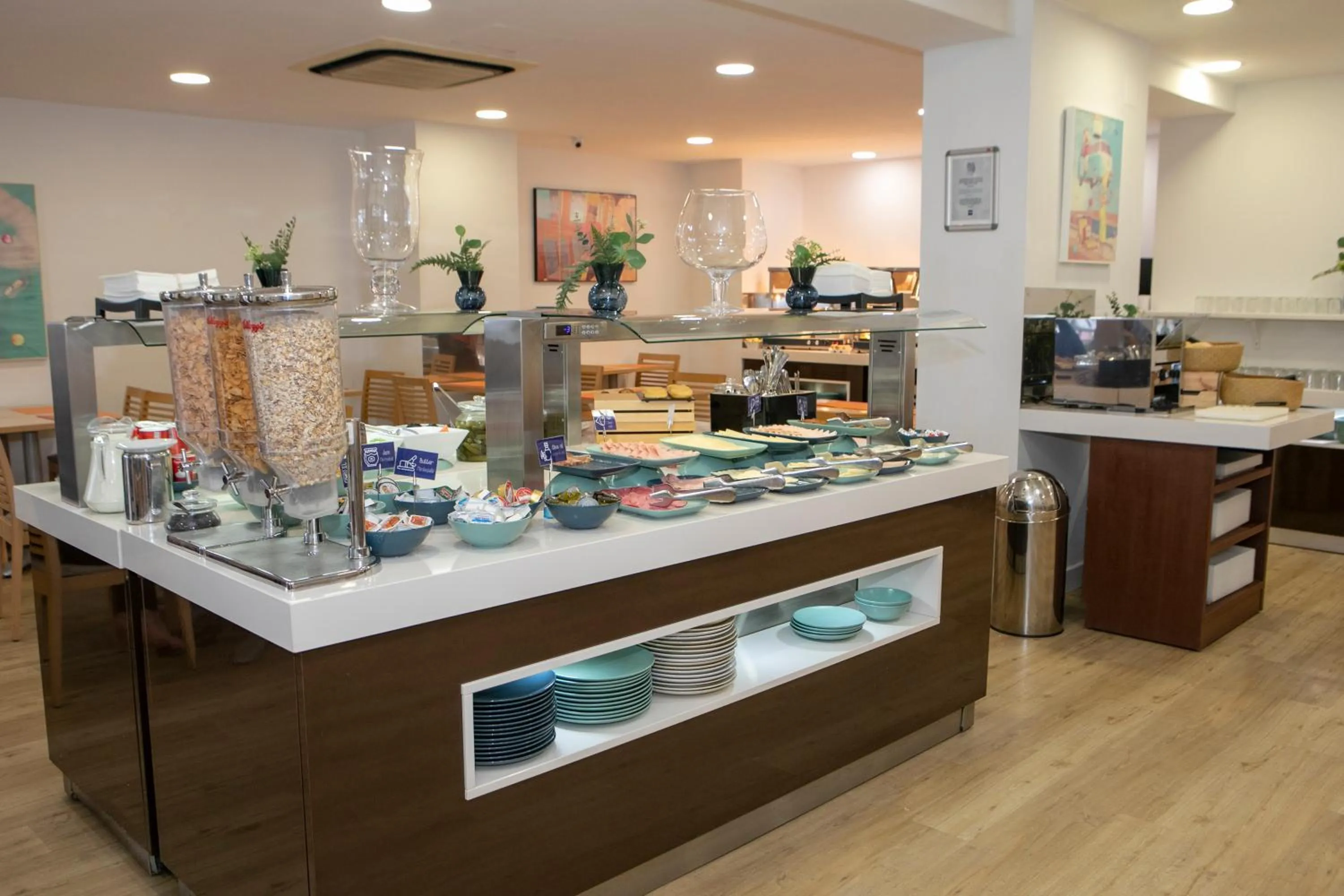 Buffet breakfast in Hotel Apartamentos Pyr Fuengirola