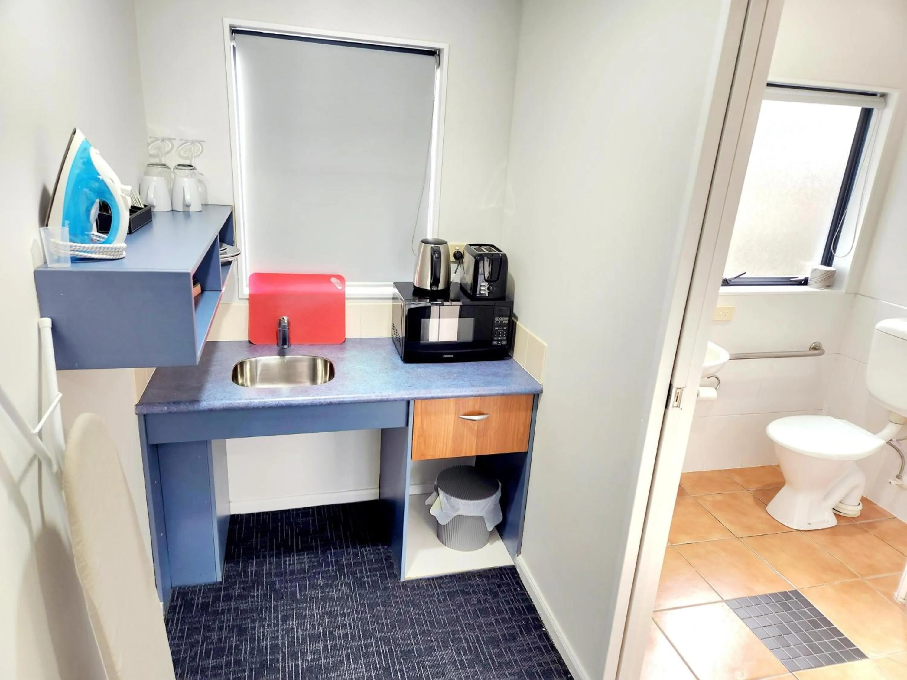 Toilet in Botany Palms Motel