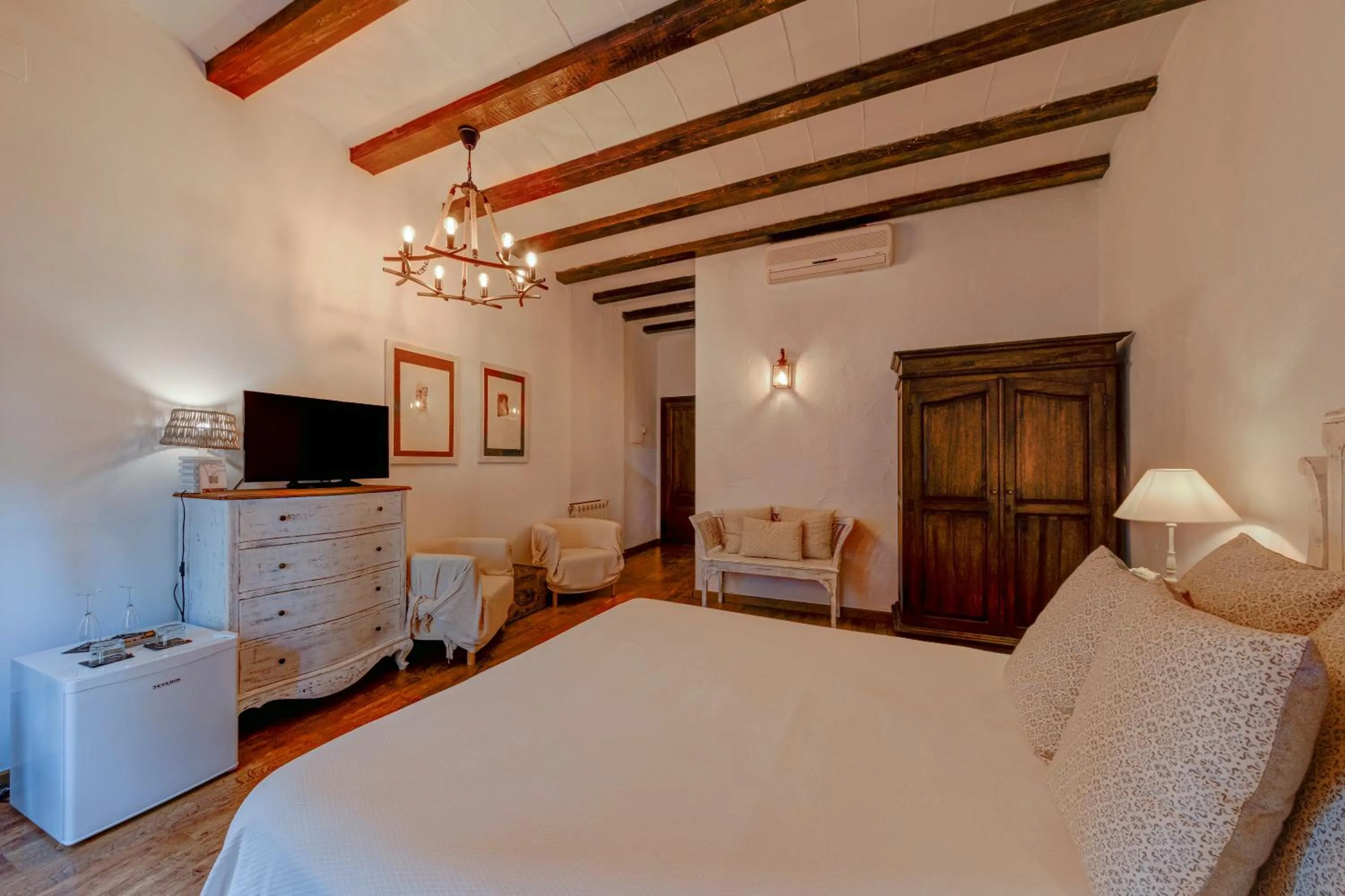Photo of the whole room, Bed in La Fornal