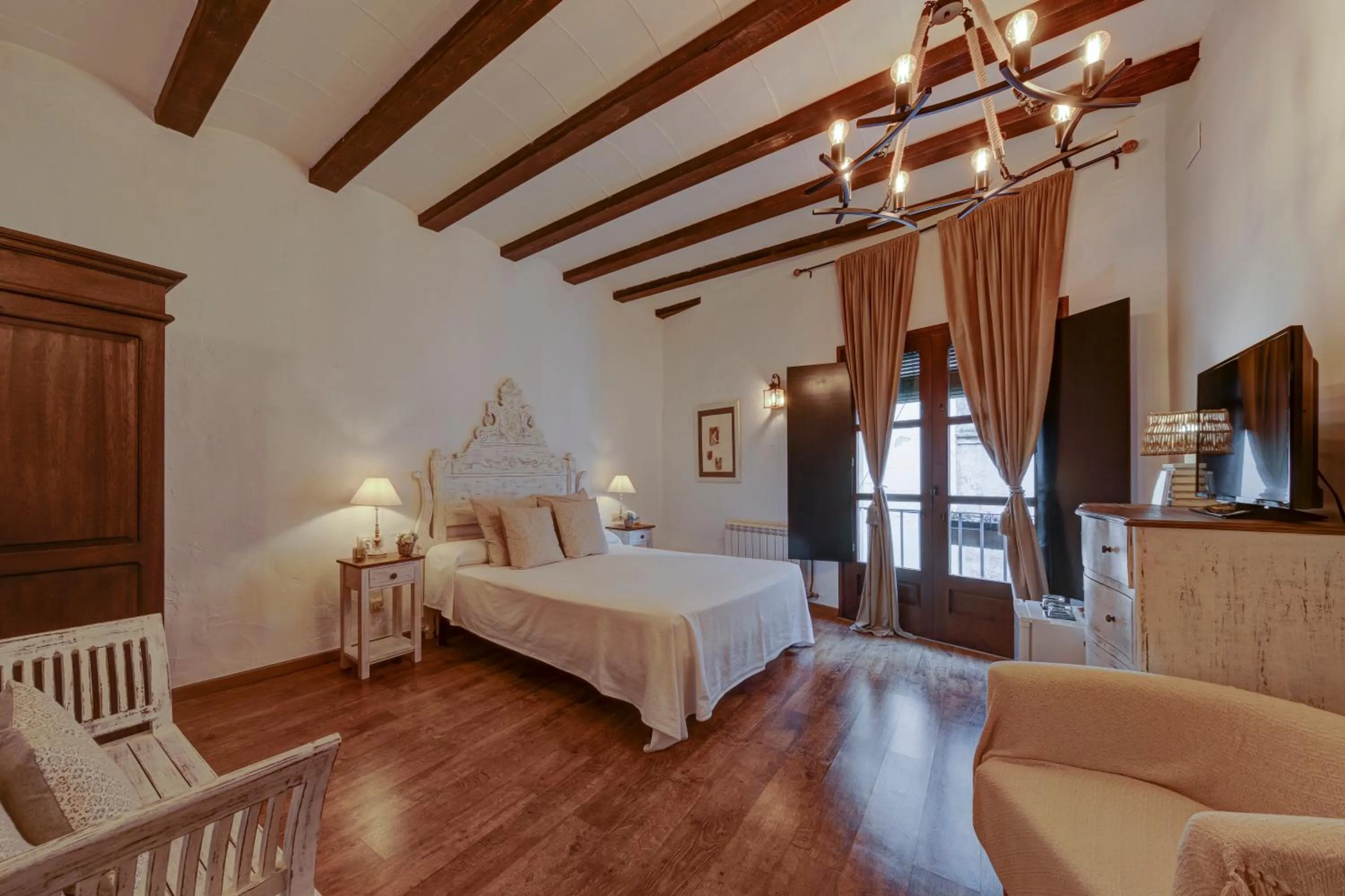 Photo of the whole room, Bed in La Fornal