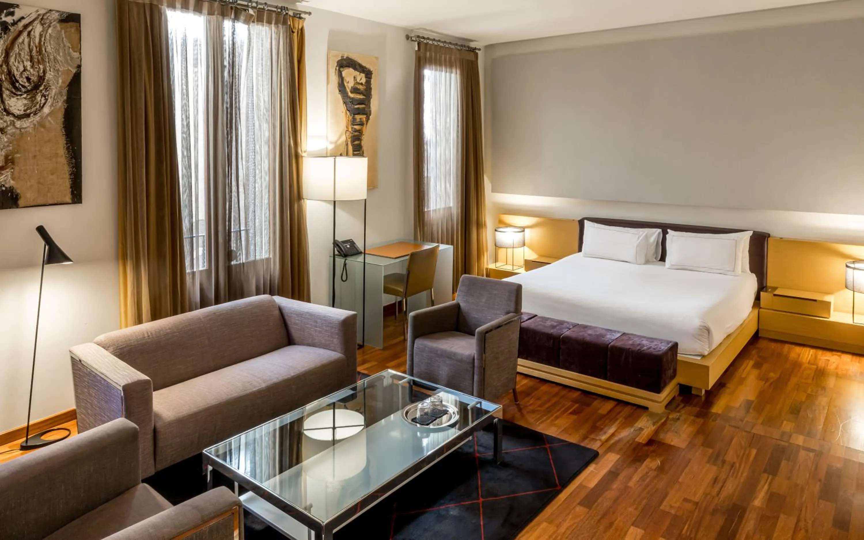 Living room, Bed in Mercer House Bòria BCN