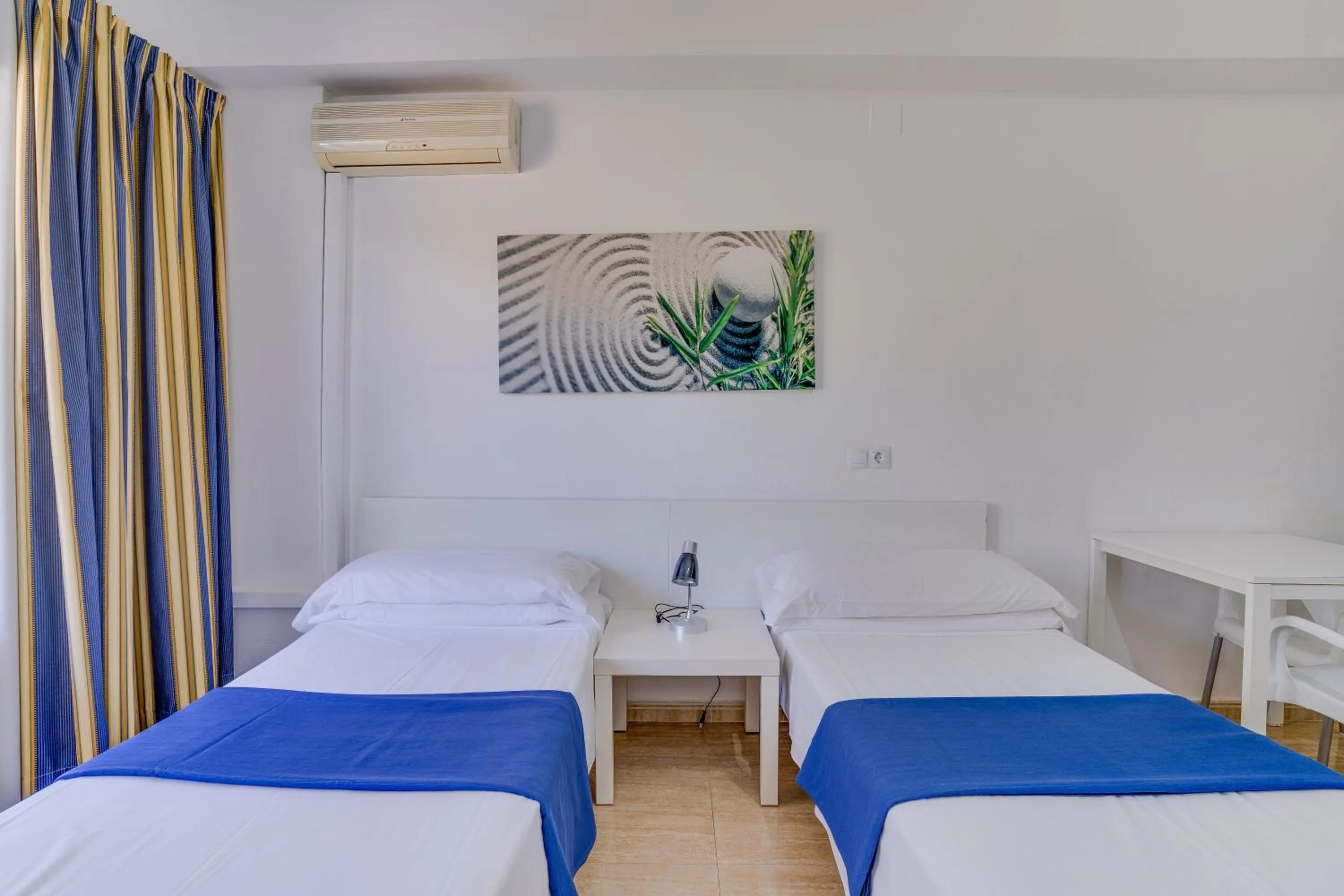 Bedroom, Bed in Las Palomas Apartments Econotels