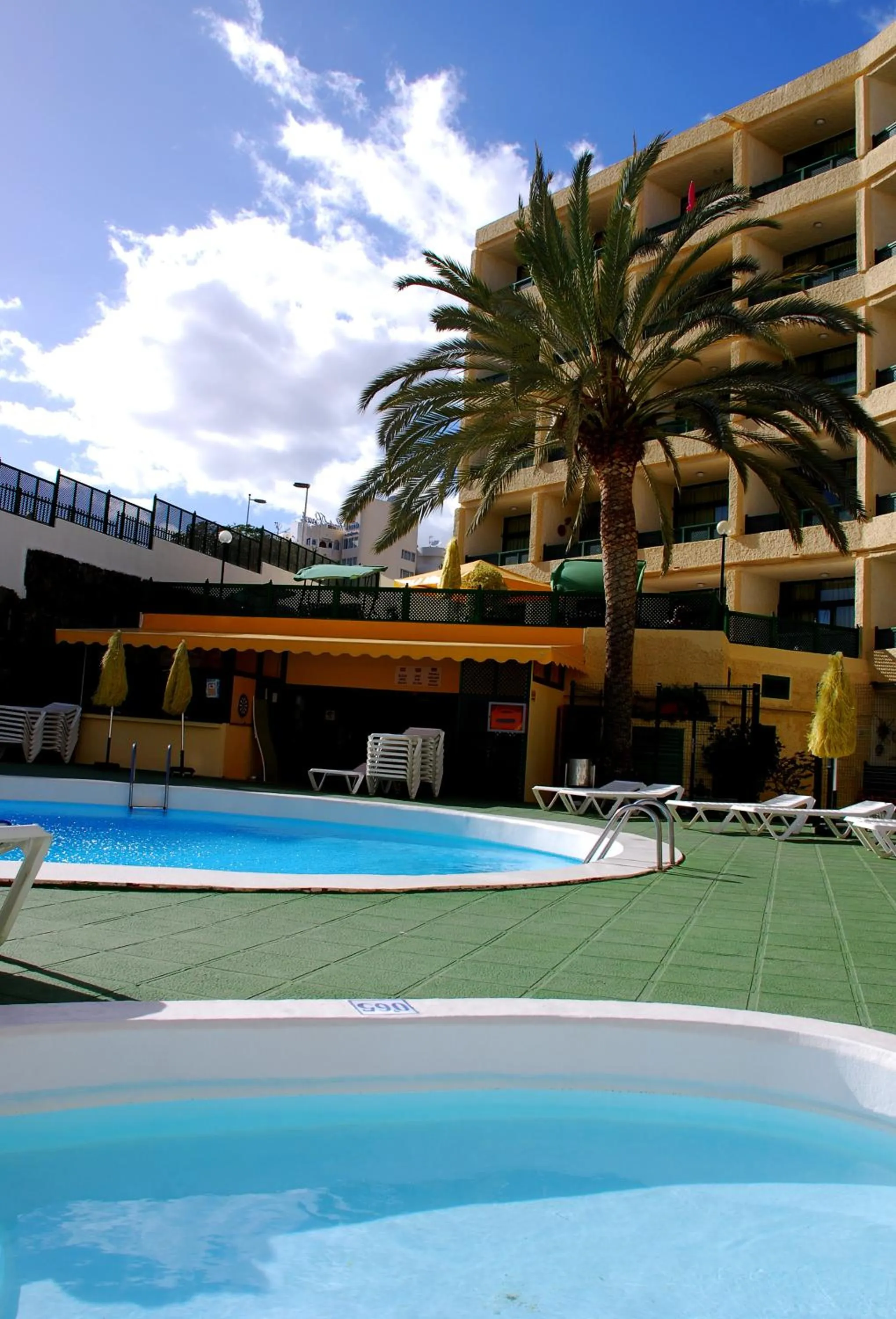 Swimming pool in Apartamentos Las Dunas