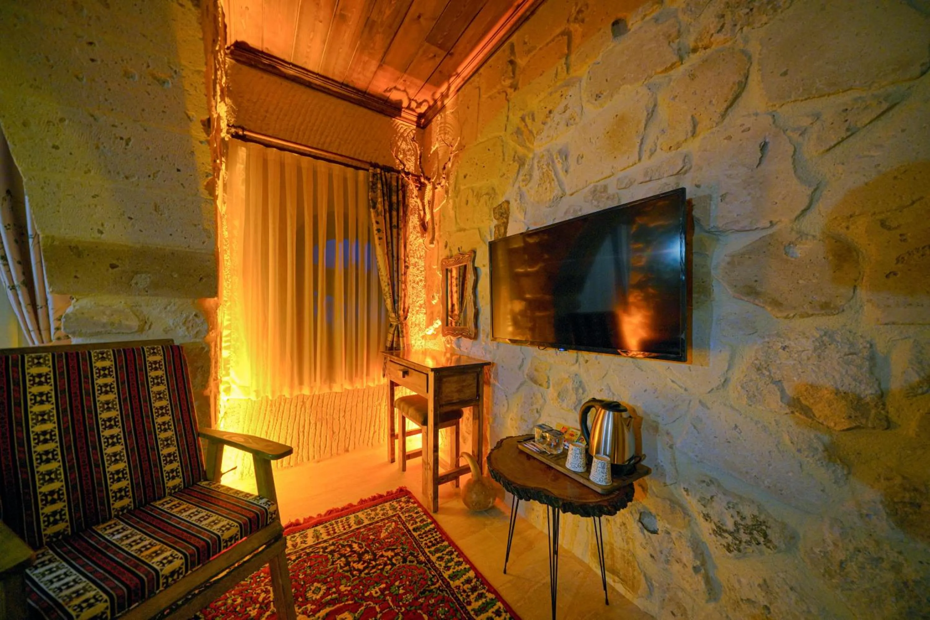 Communal lounge/ TV room in Babili Cappadocia Cave