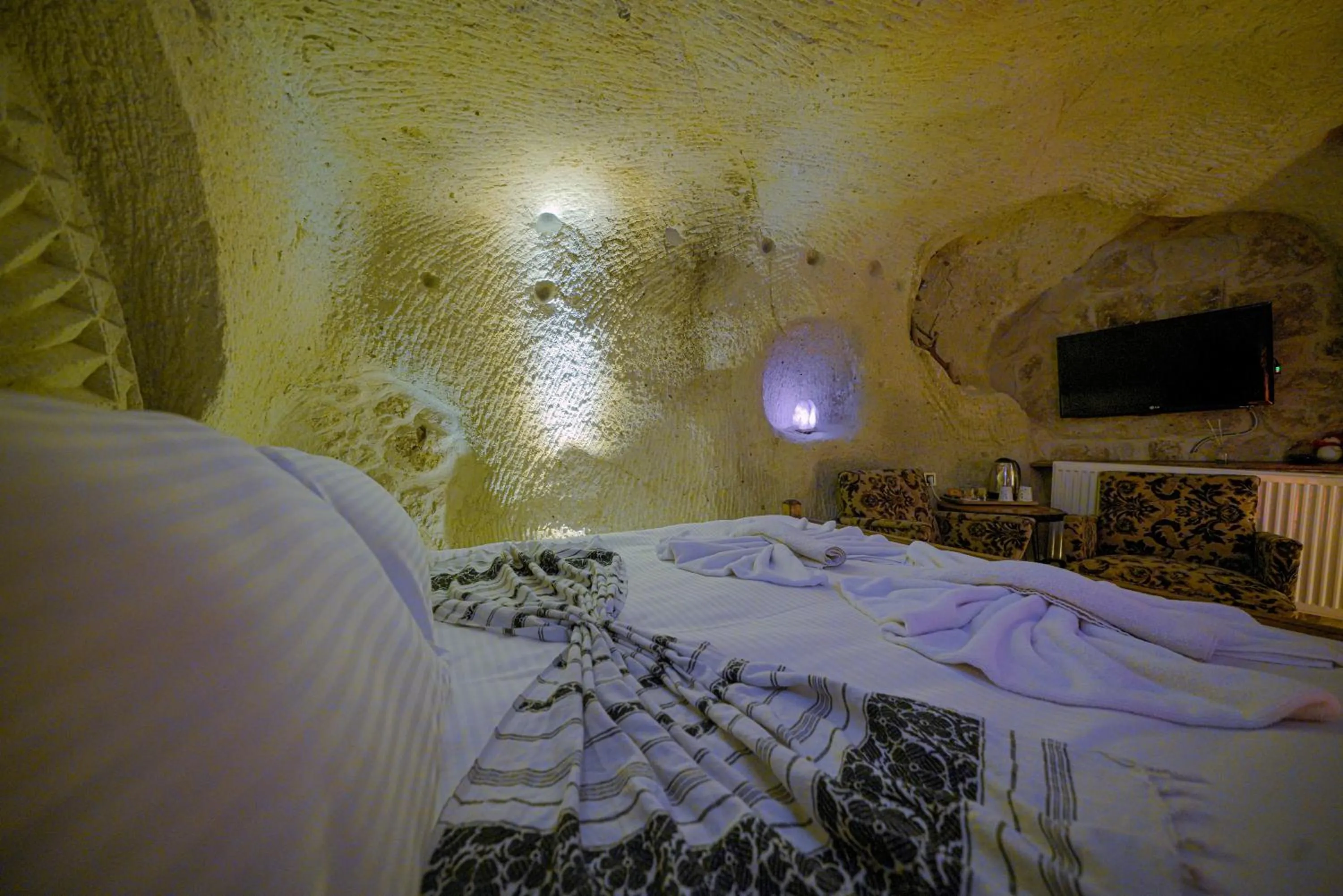 Bed in Babili Cappadocia Cave