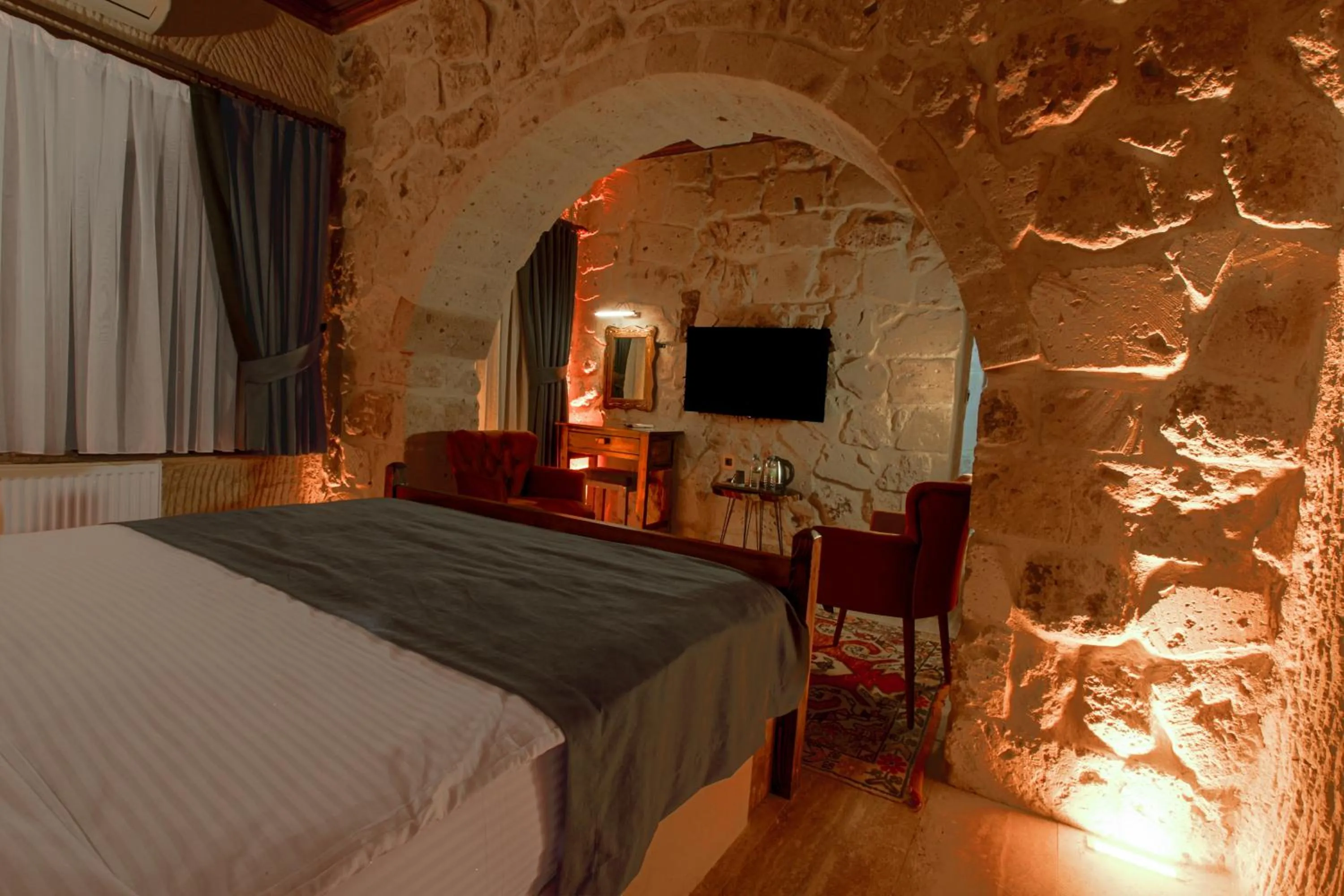 Communal lounge/ TV room, Bed in Babili Cappadocia Cave