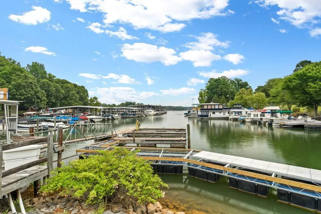 Cozy Lake Home - Jacuzzi King Bed Marina Access