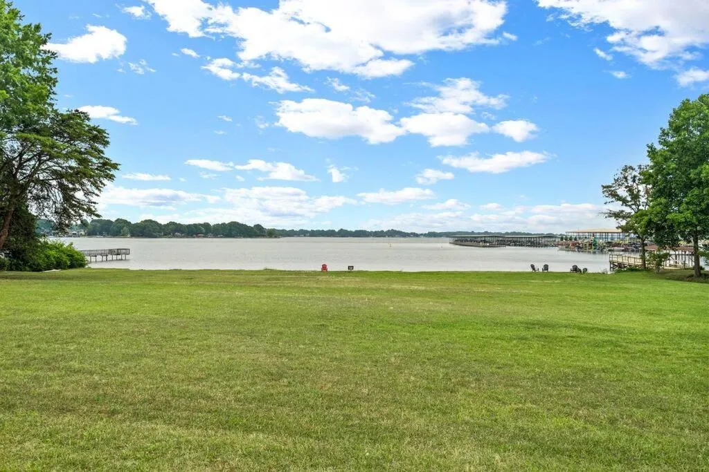 Cozy Lake Home - Jacuzzi King Bed Marina Access