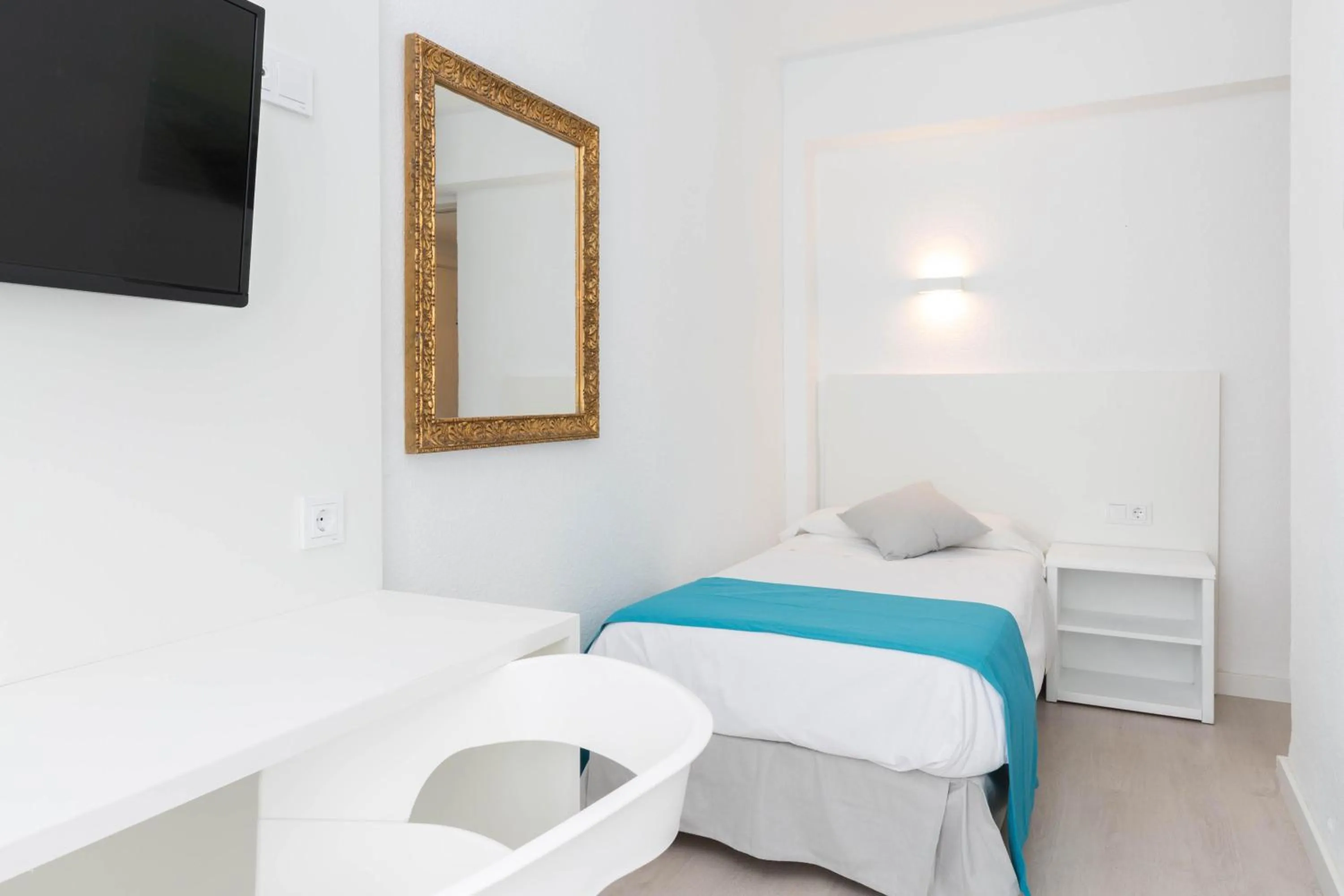 Photo of the whole room, Bed in BLUESEA Arenal Tower Adults Only