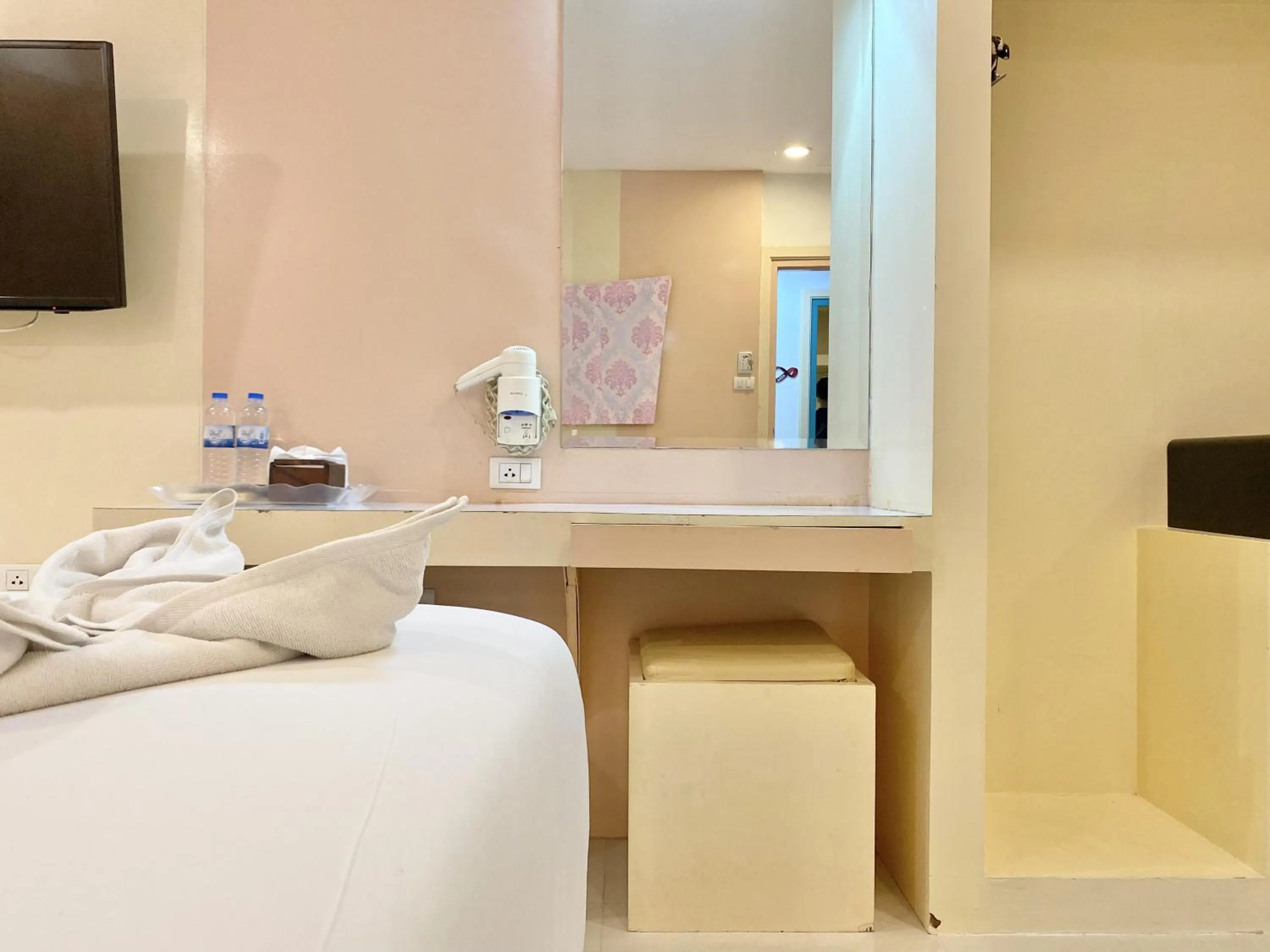 hair dresser, Bed in Patong Platinum