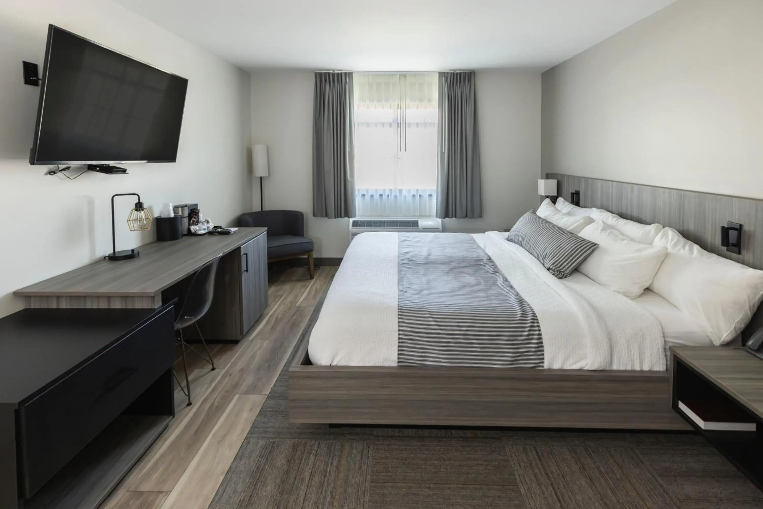 King Room in The Farmstead Hotel King Room in The Farmstead Hotel