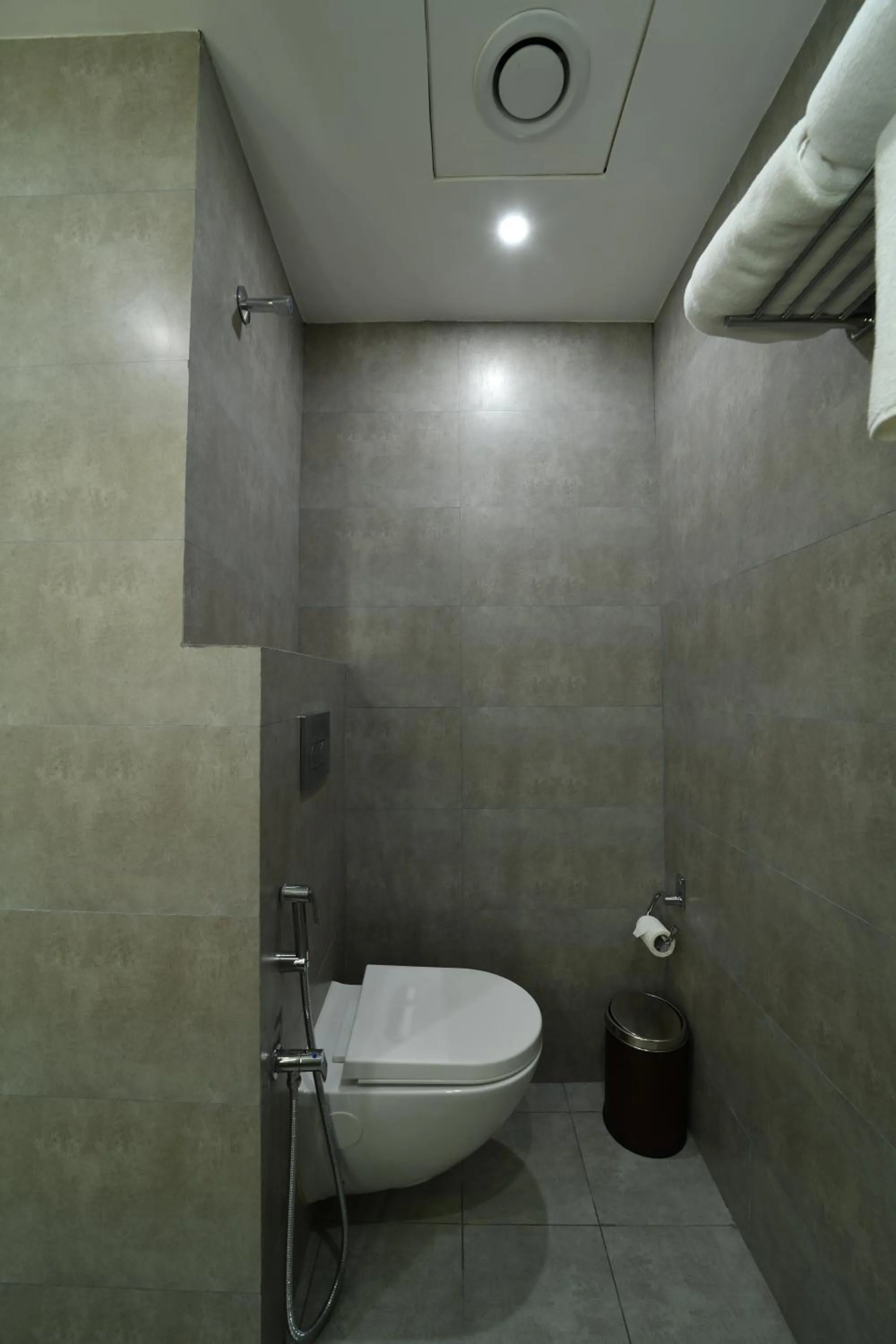 Toilet in The President Hotel, kumarapark