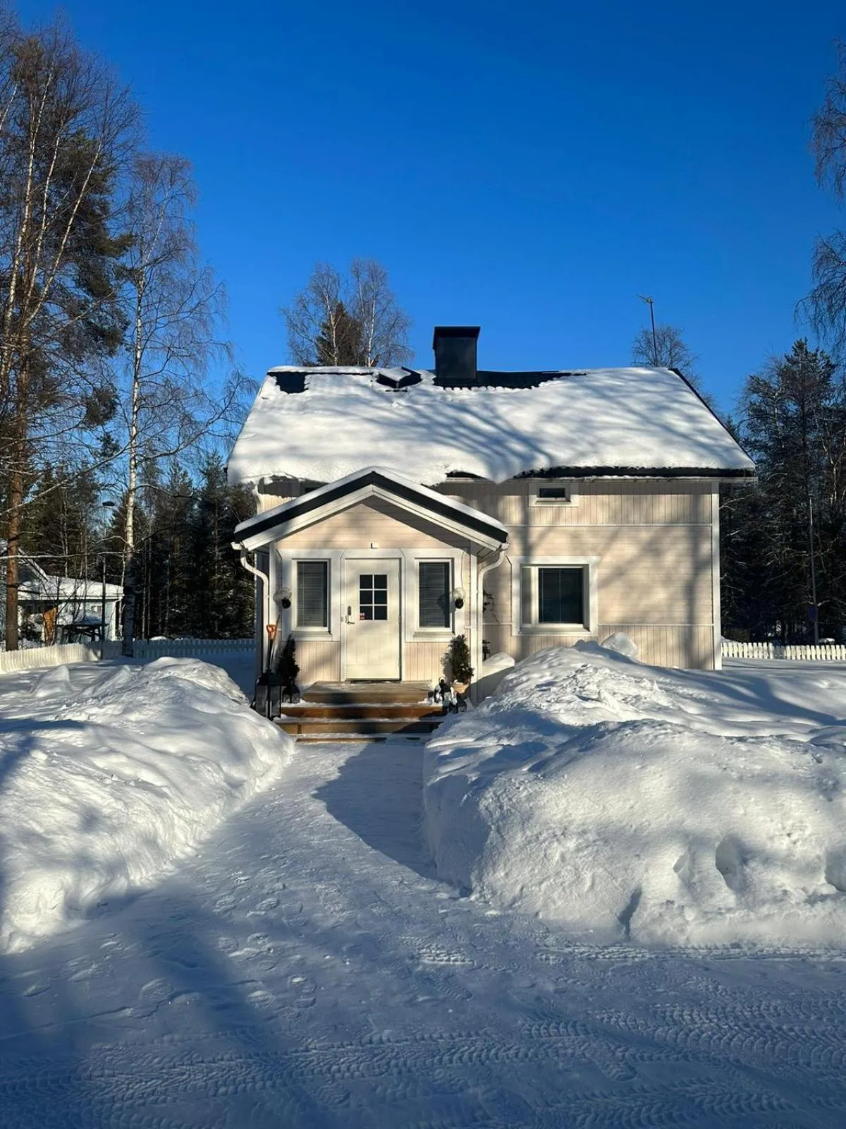 Property building in Villa Juuris
