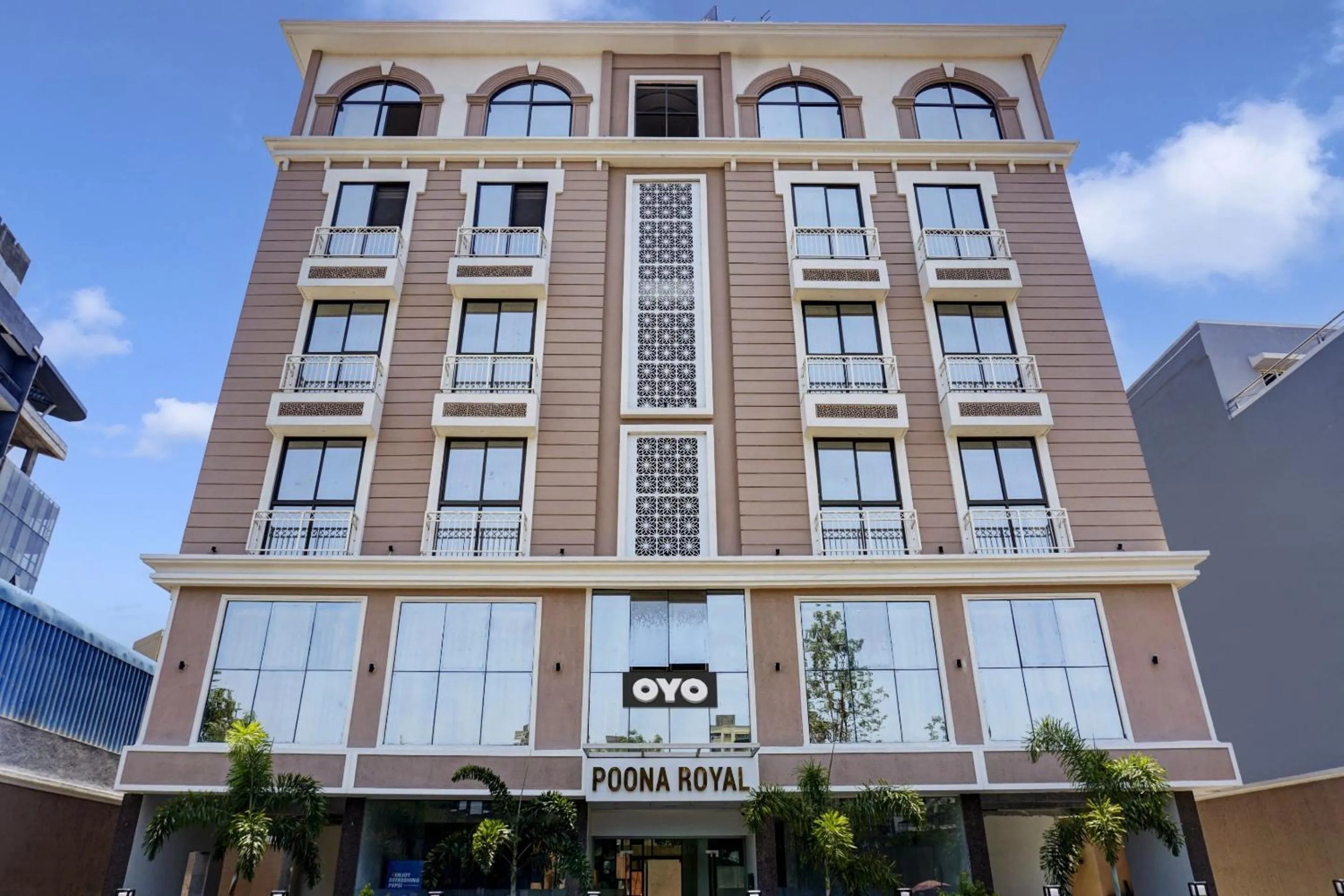 Facade/entrance in Super Townhouse Poona Royal