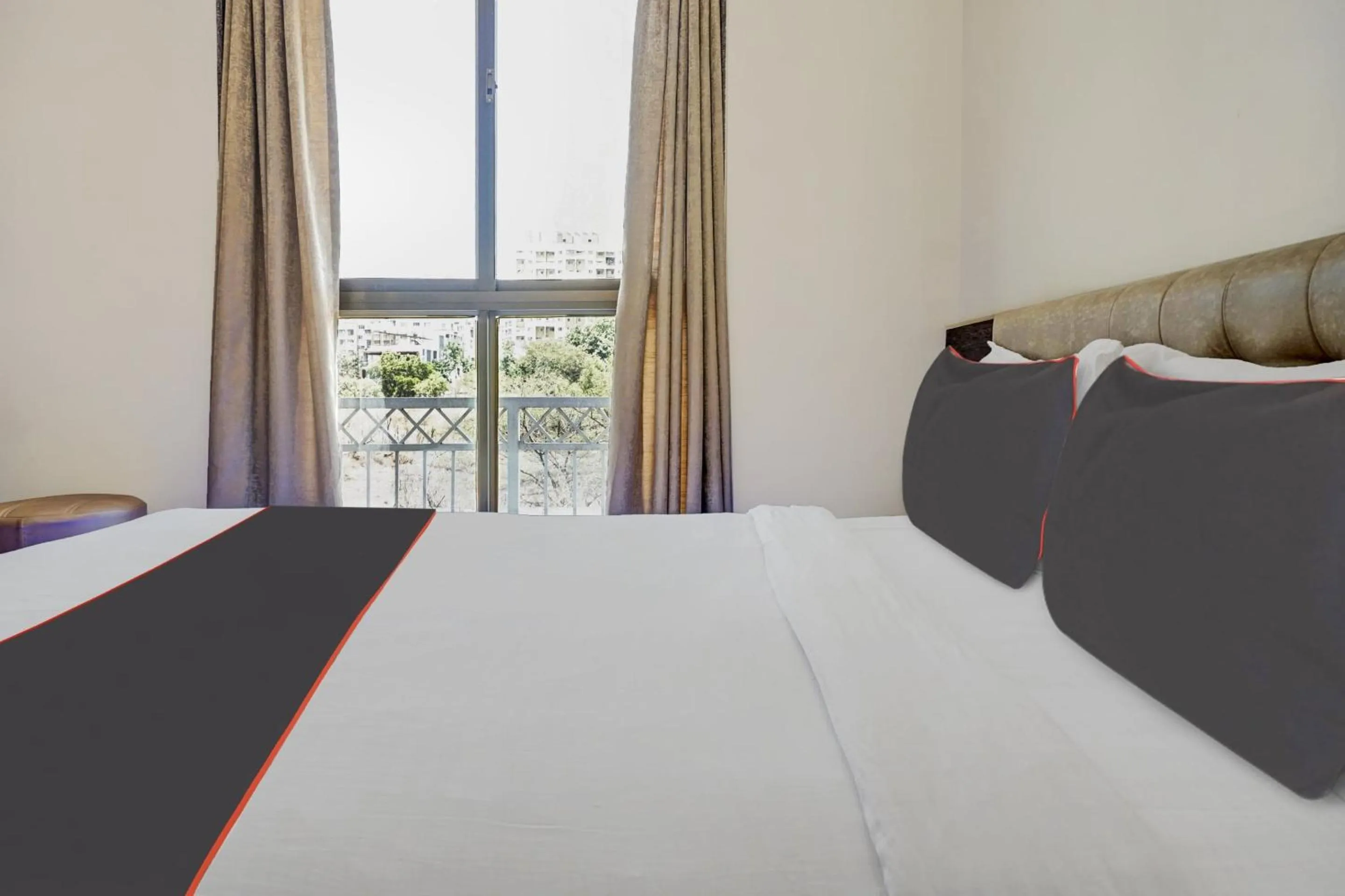 Bedroom, Bed in Super Townhouse Poona Royal