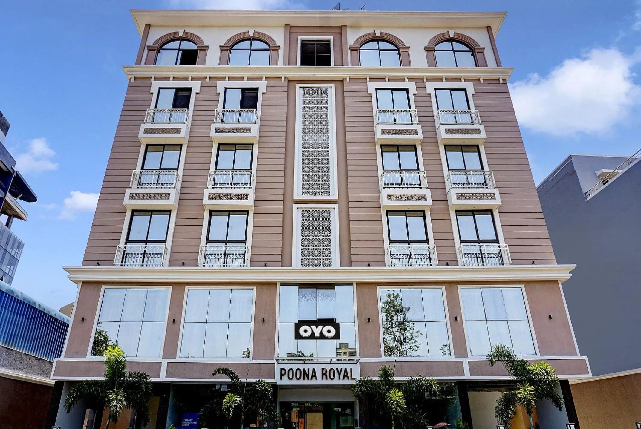 Facade/entrance in Super Townhouse Poona Royal