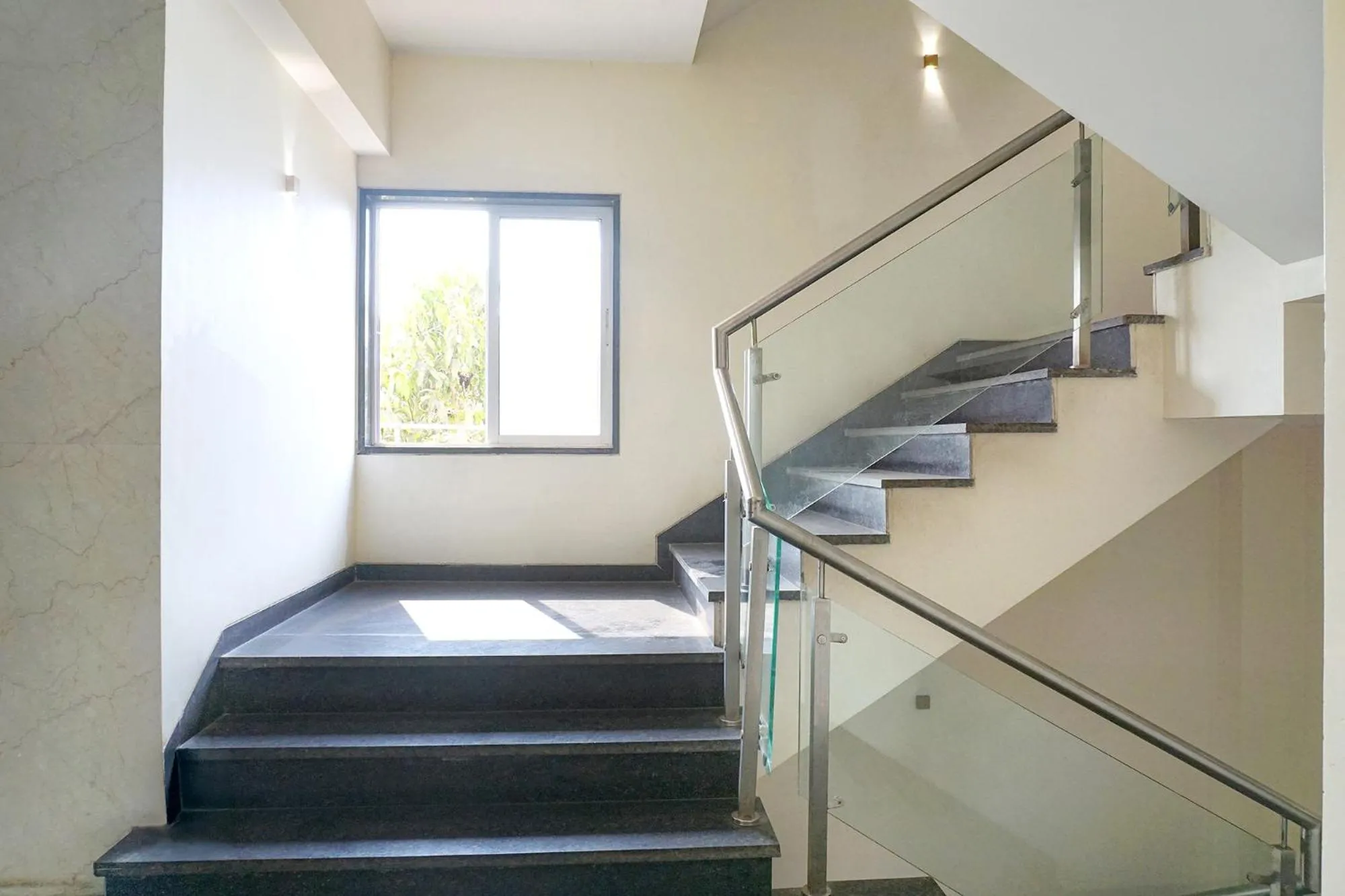 Lobby or reception in FabHotel Pancharatna Regency - Nr Medicover Hospital