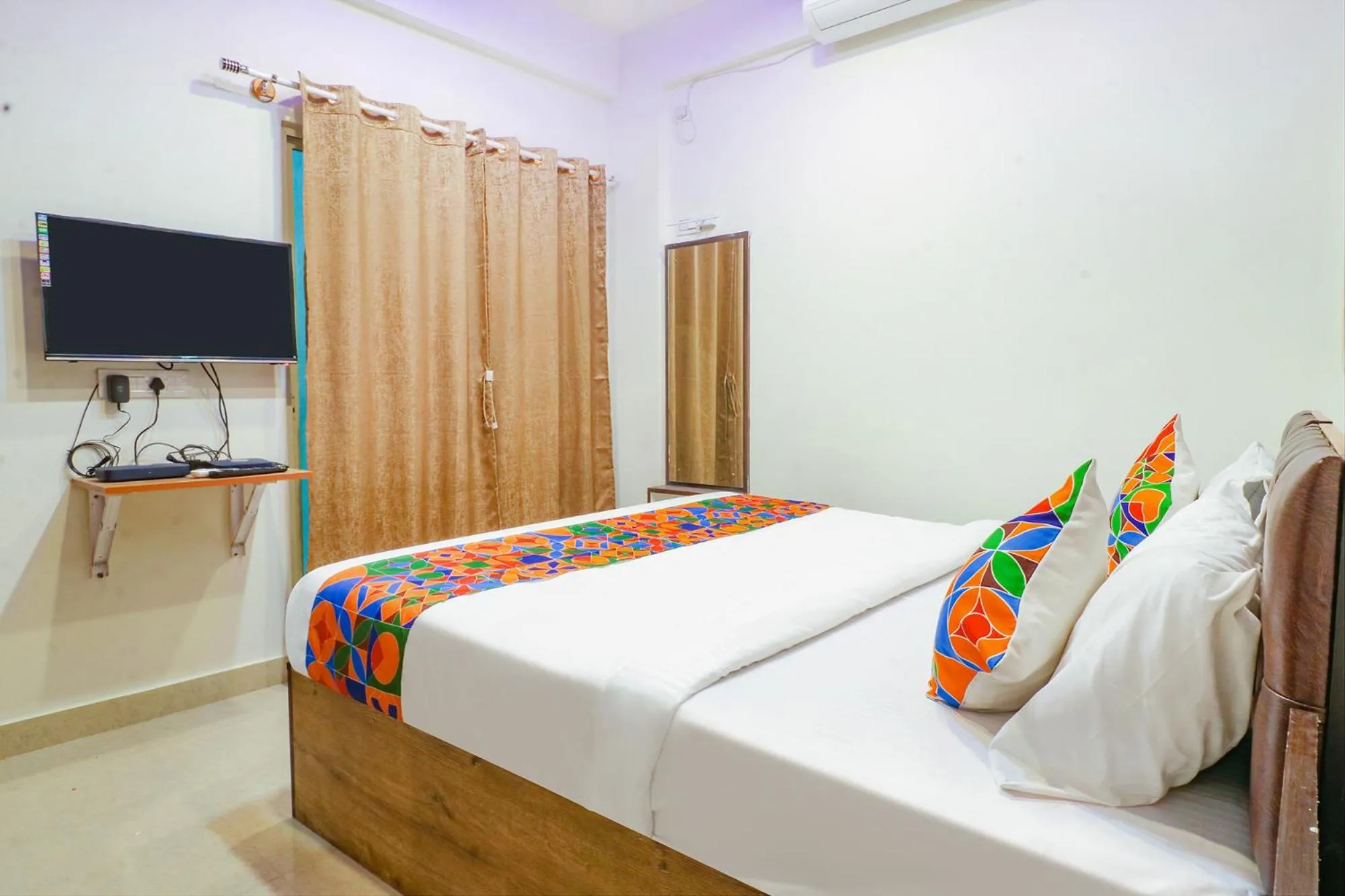 Bed in FabHotel E City Inn - 3 Km from Infosys Campus