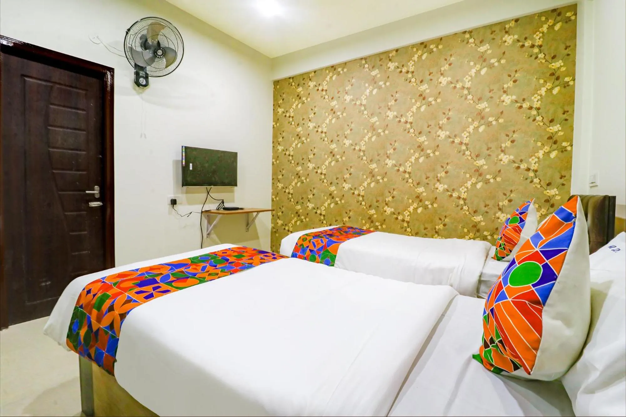 Bed in FabHotel E City Inn - 3 Km from Infosys Campus