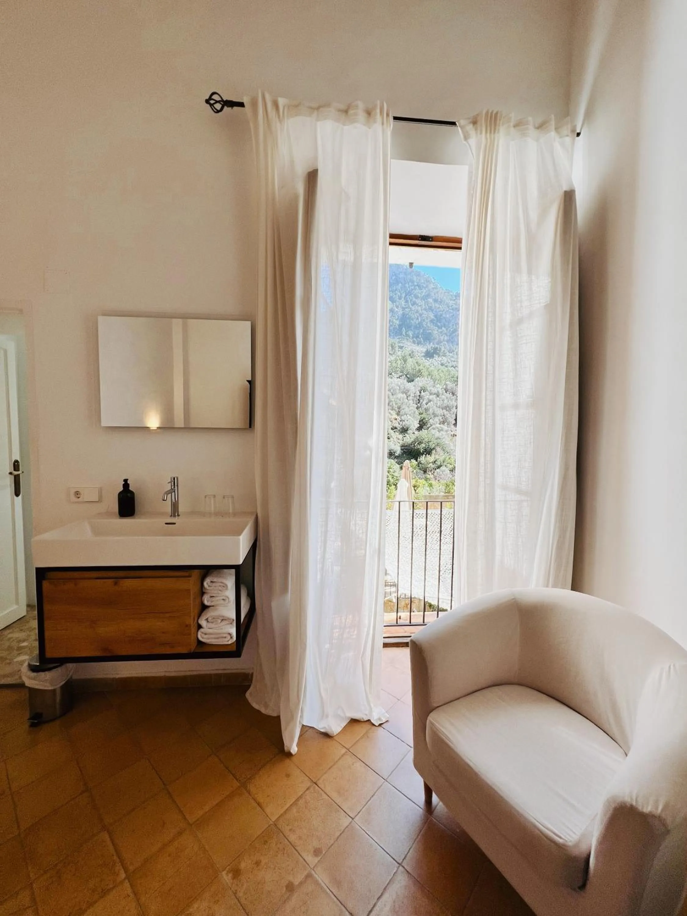 Bed in Fornalutx Petit Hotel - Bed & Breakfast