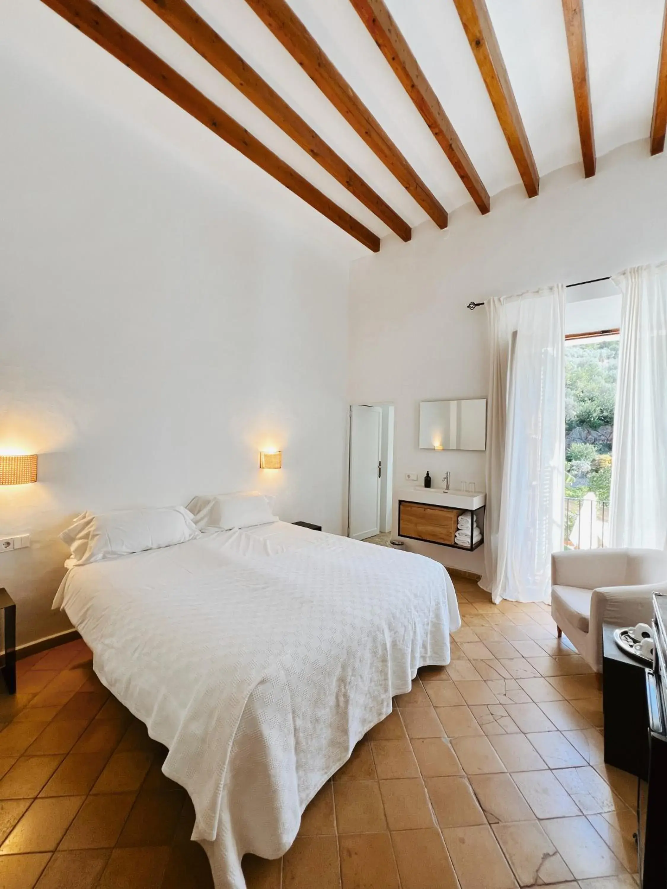 Double Room with Mountain View in Fornalutx Petit Hotel - Bed & Breakfast Double Room with Mountain View in Fornalutx Petit Hotel - Bed & Breakfast