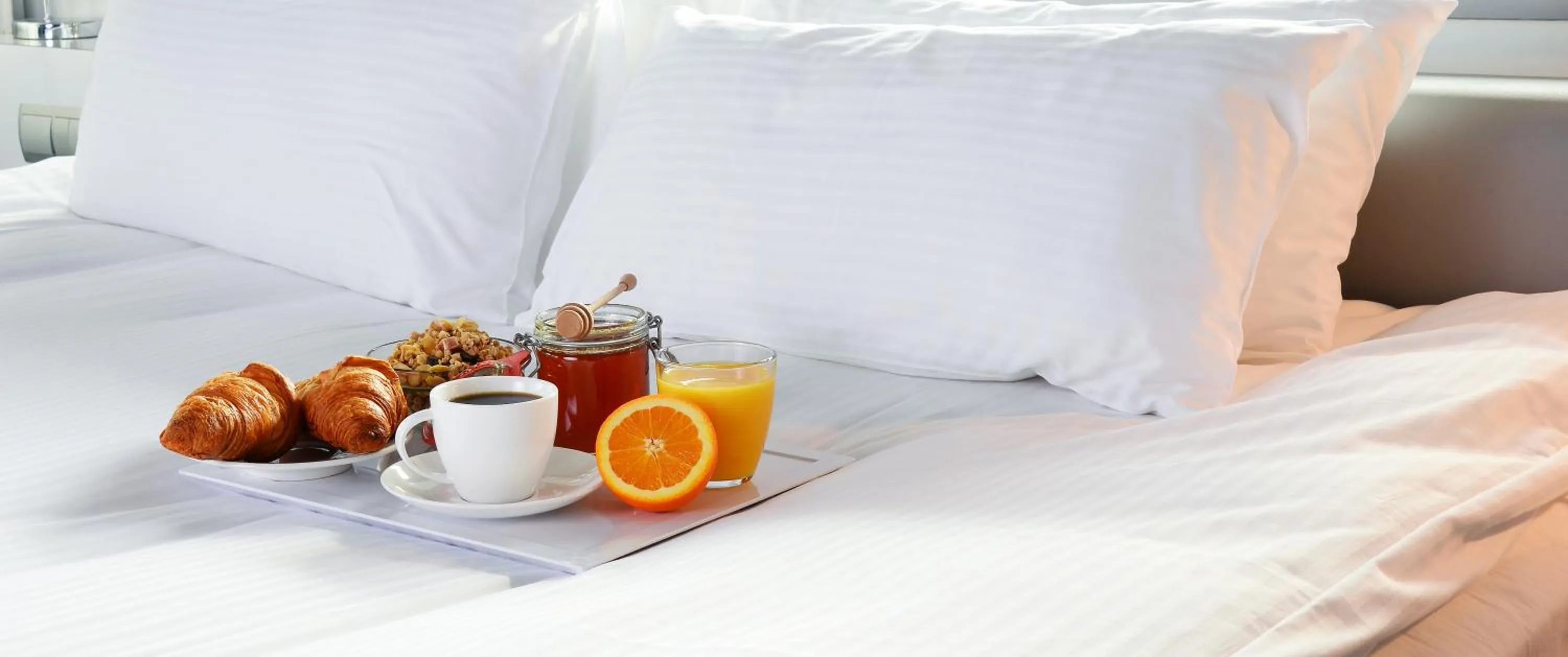 Breakfast, Bed in Hotel Palacio Congresos