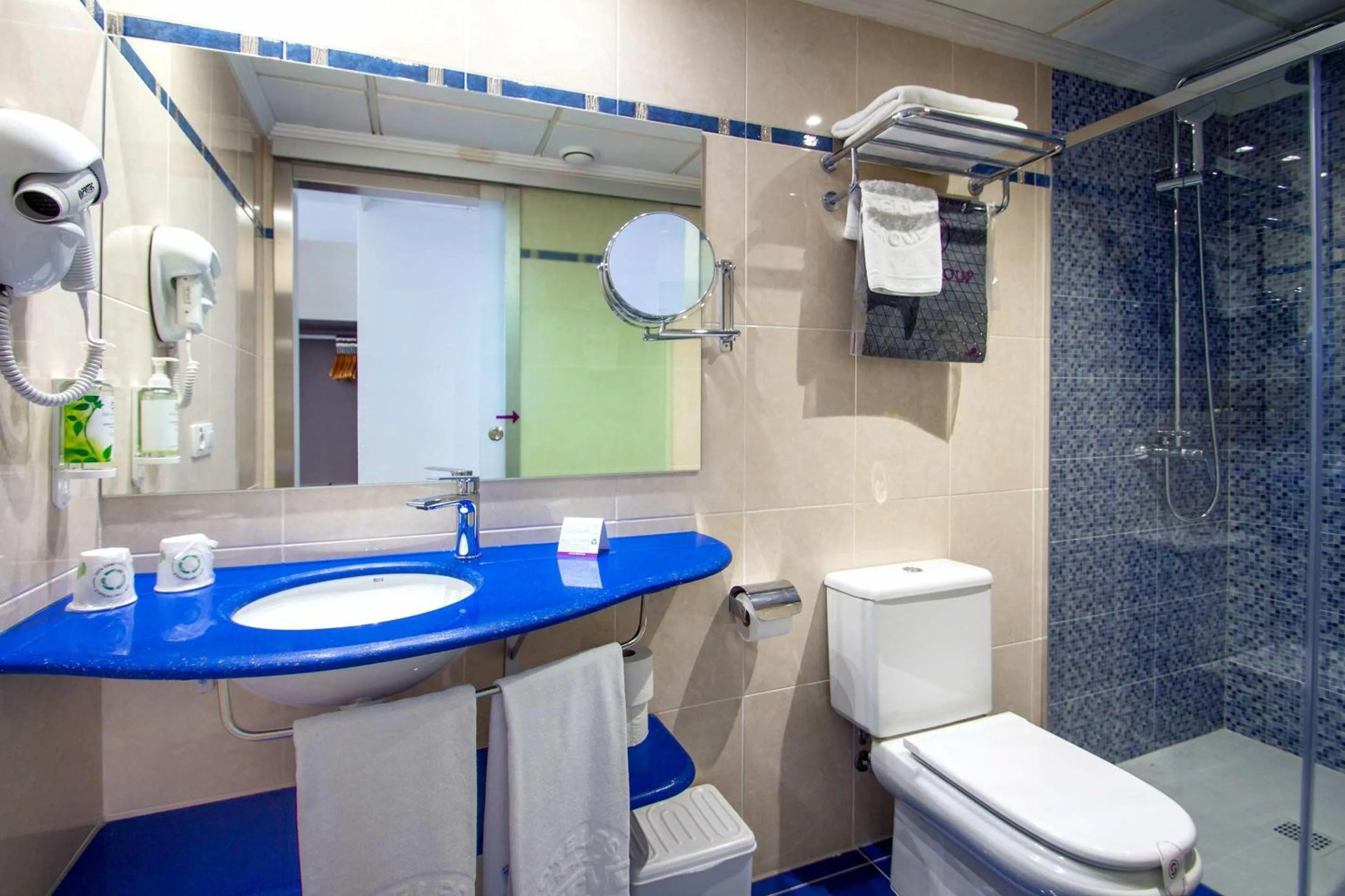 Bathroom in Hotel Servigroup Romana