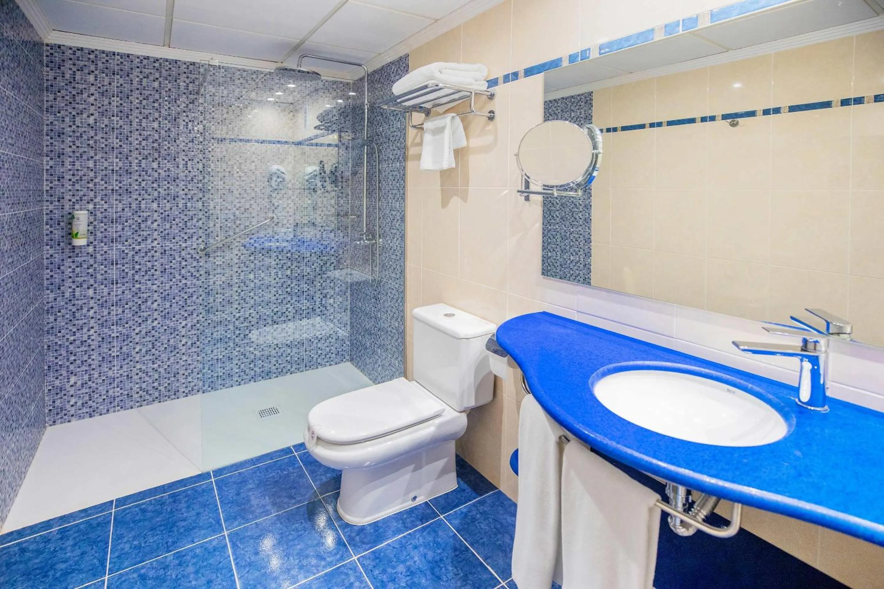 Bathroom in Hotel Servigroup Romana