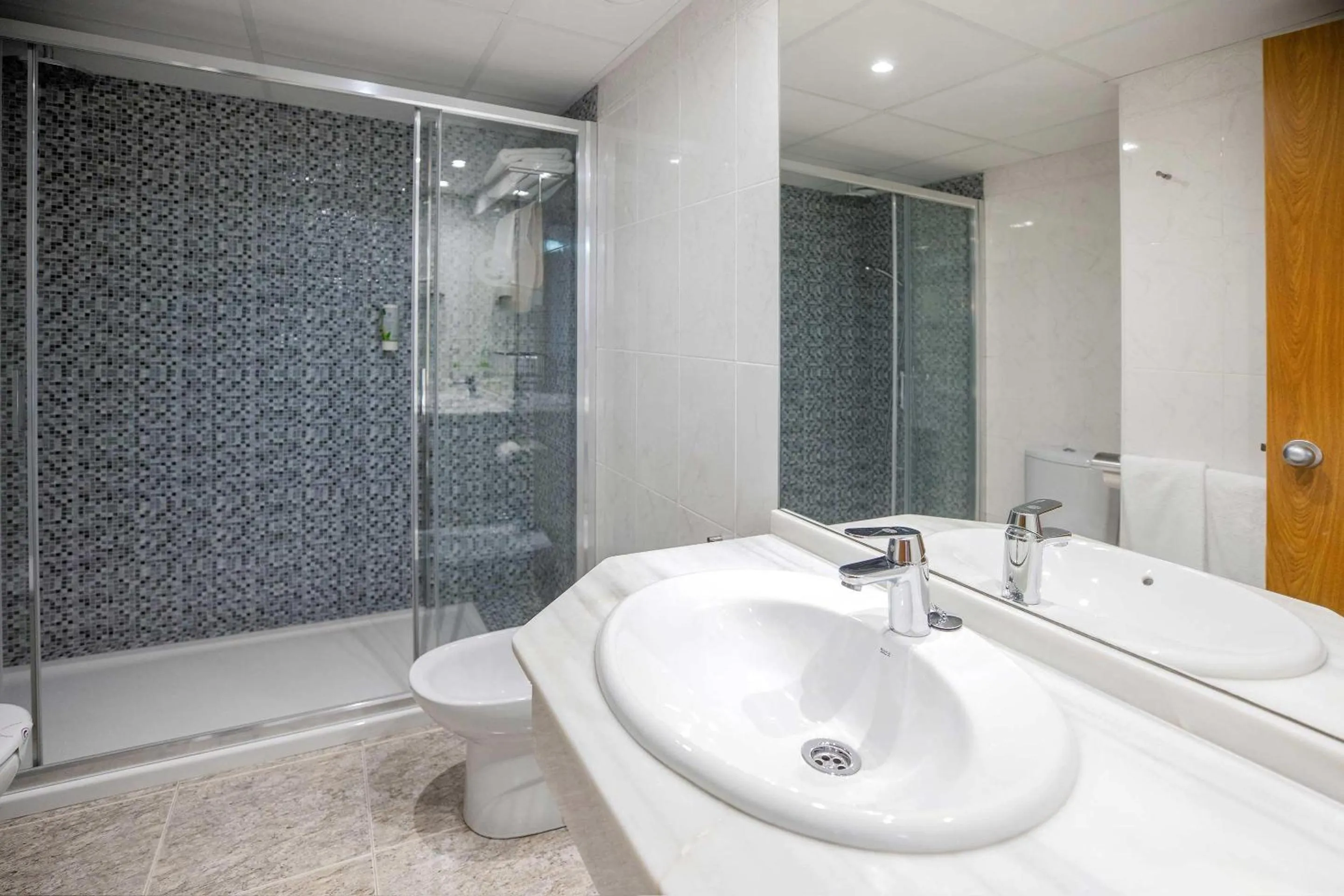 Bathroom in Hotel Servigroup Romana