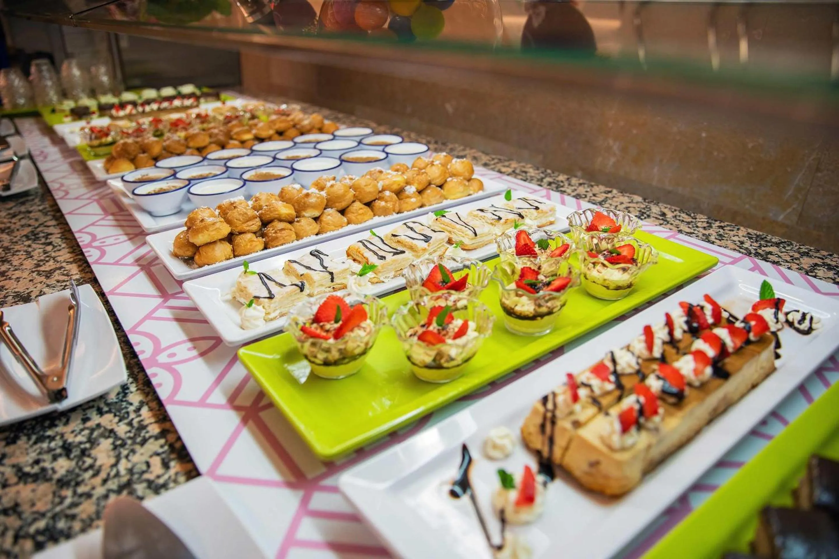 Restaurant/places to eat in Hotel Servigroup Romana