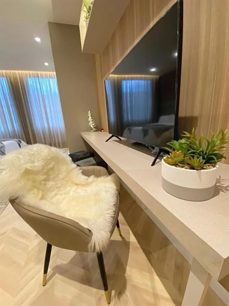 Communal lounge/ TV room in Alamedastudio
