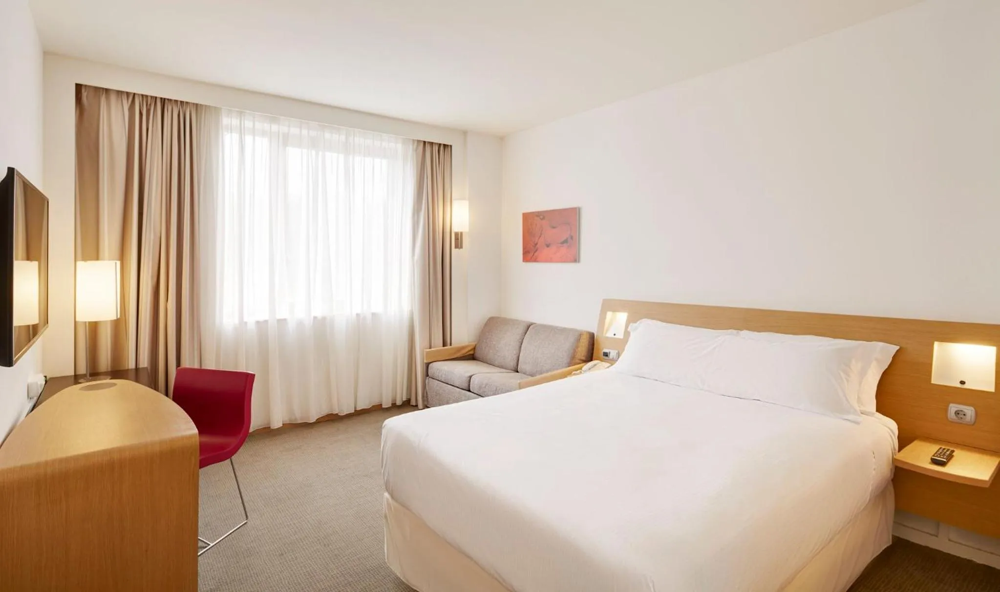 Photo of the whole room, Bed in Sercotel Valladolid
