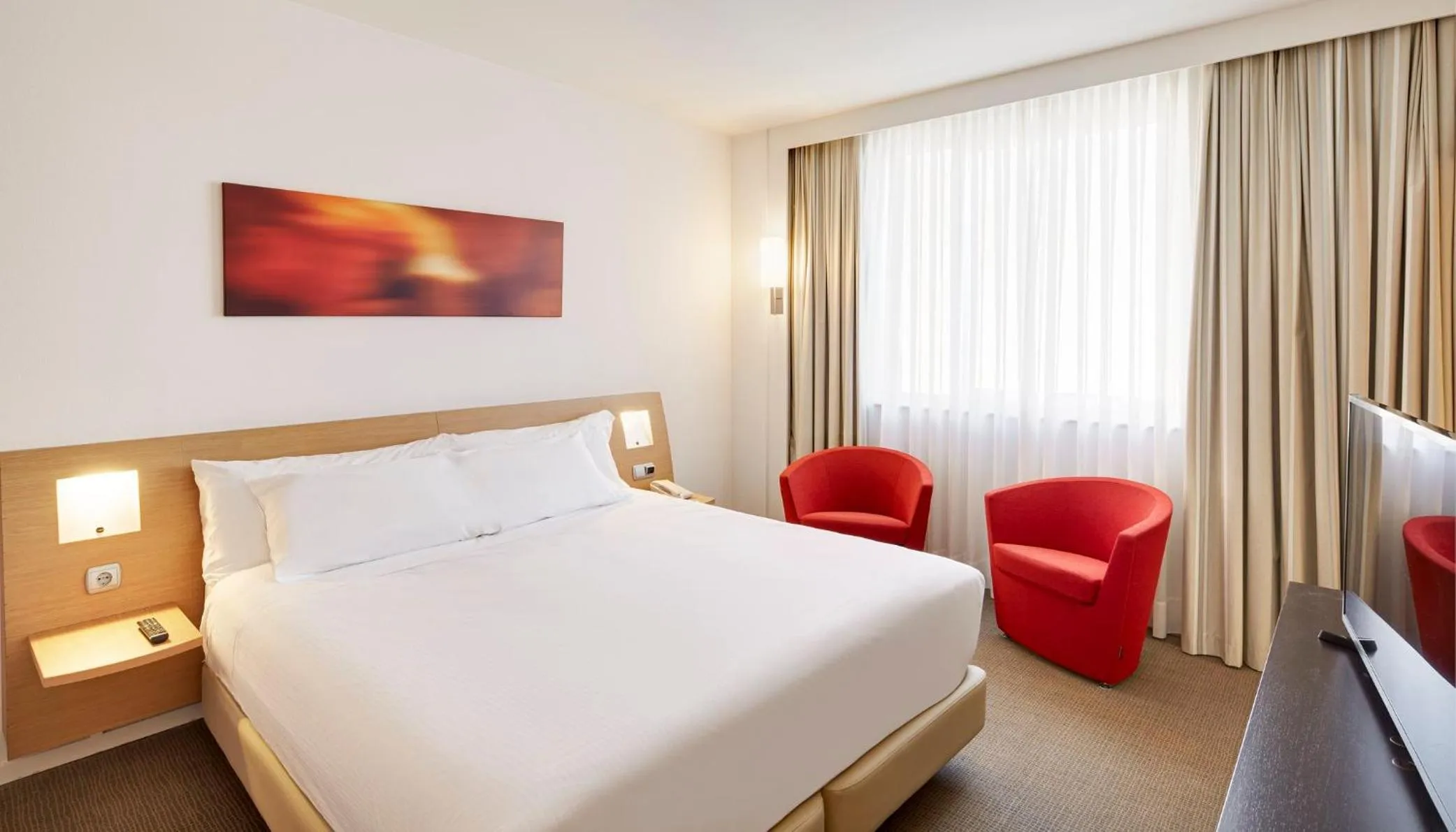 Photo of the whole room, Bed in Sercotel Valladolid