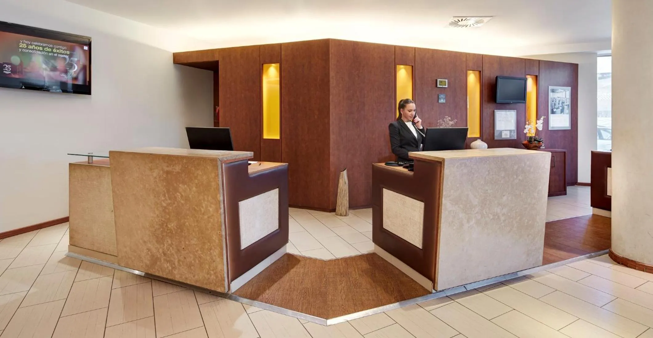 Lobby or reception in Sercotel Valladolid