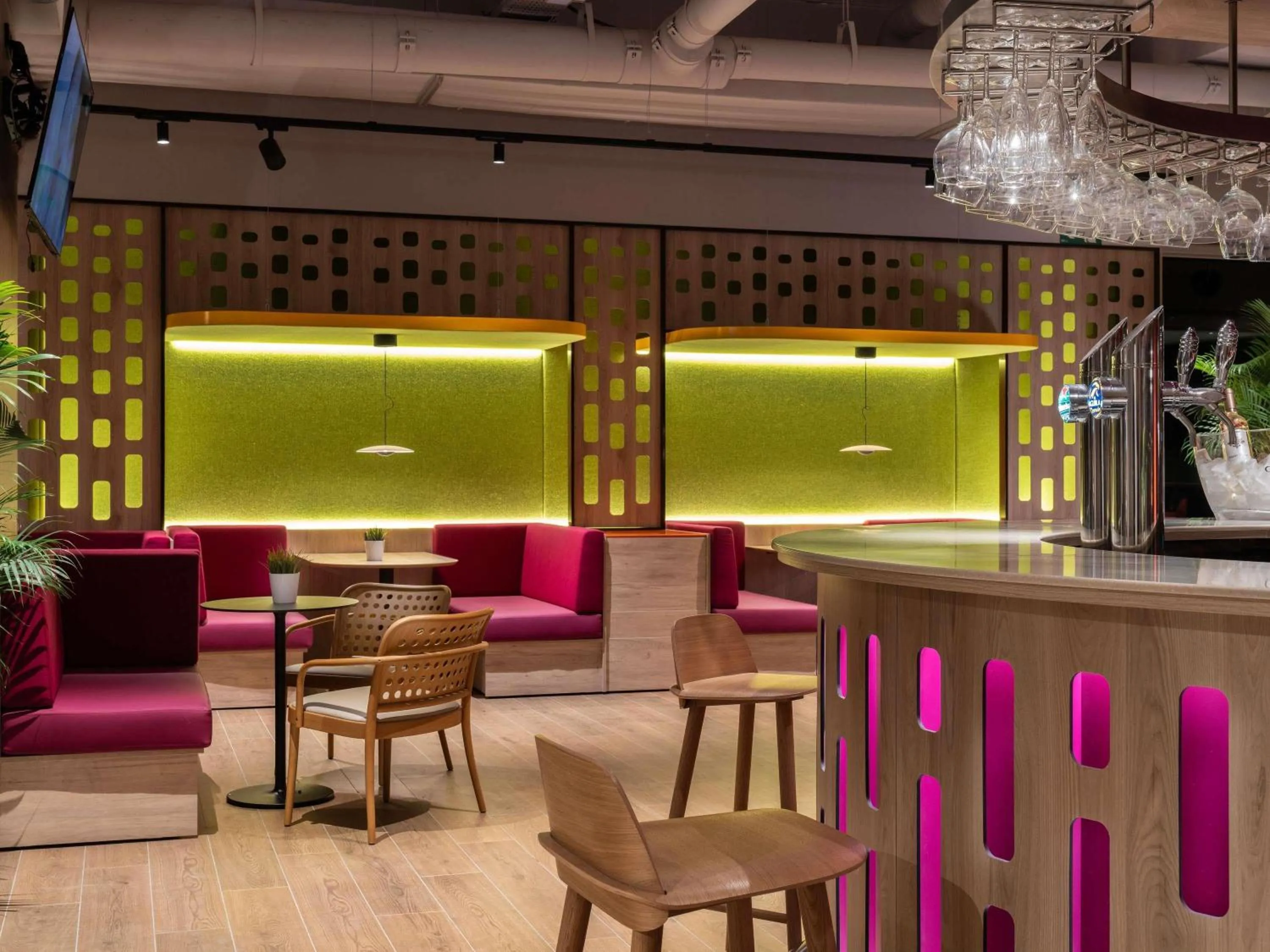 Lounge or bar in ibis Styles Barcelona Sant Joan Despi
