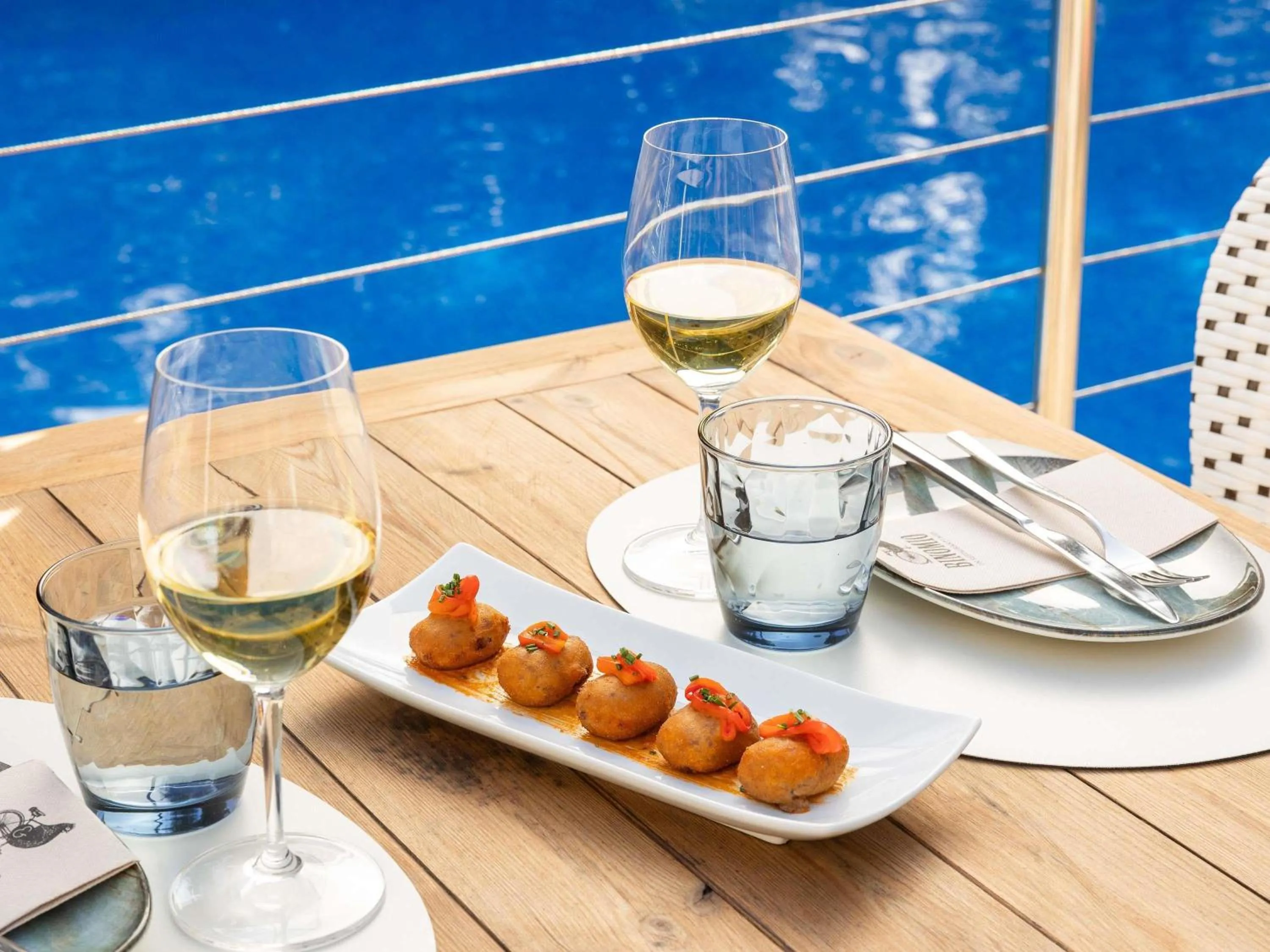 Lounge or bar in Novotel Barcelona Cornellà