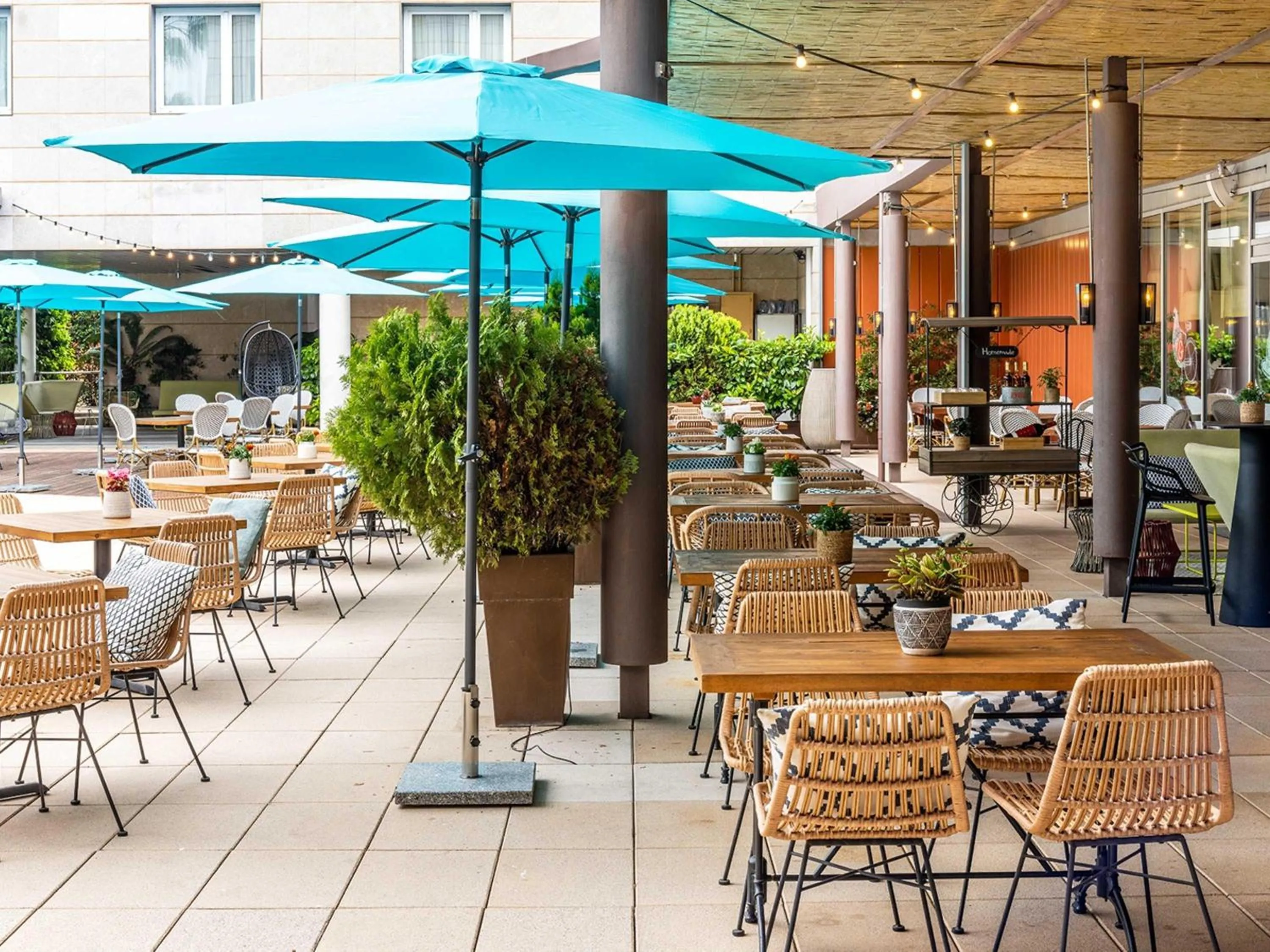 Restaurant/places to eat in Novotel Barcelona Cornellà