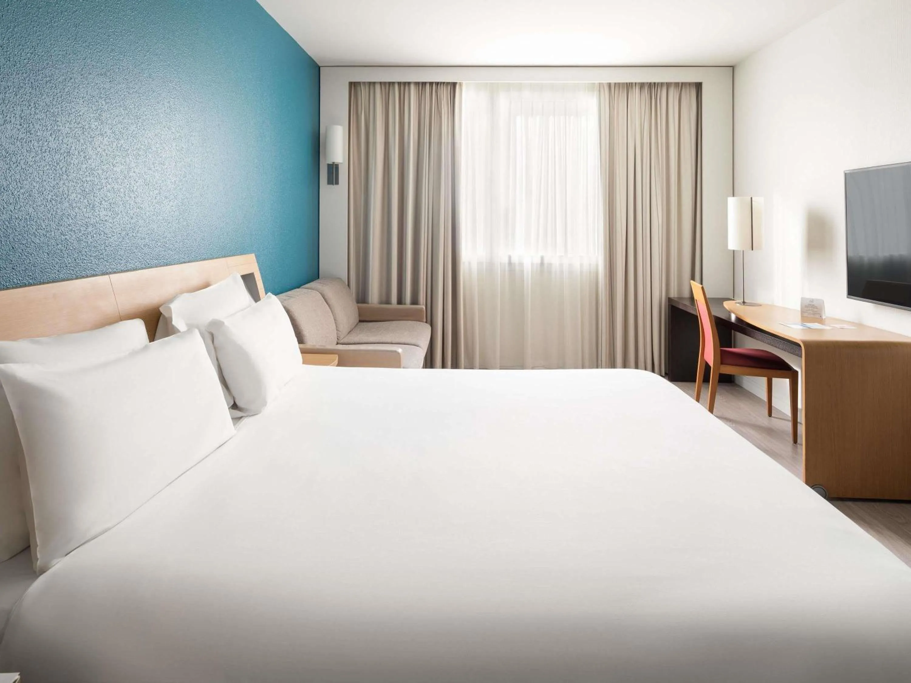 Bedroom, Bed in Novotel Barcelona Cornellà