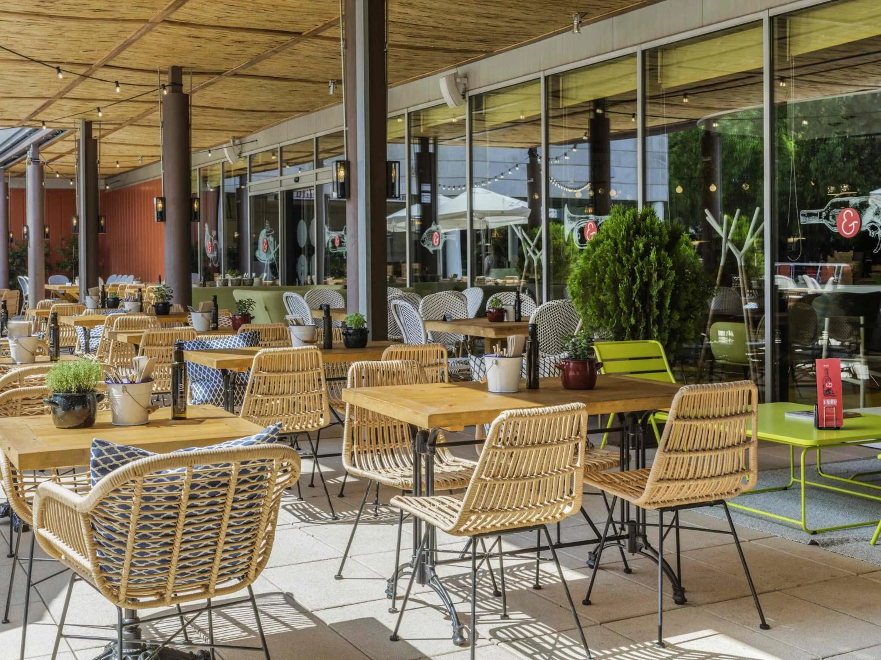 Restaurant/places to eat in Novotel Barcelona Cornellà