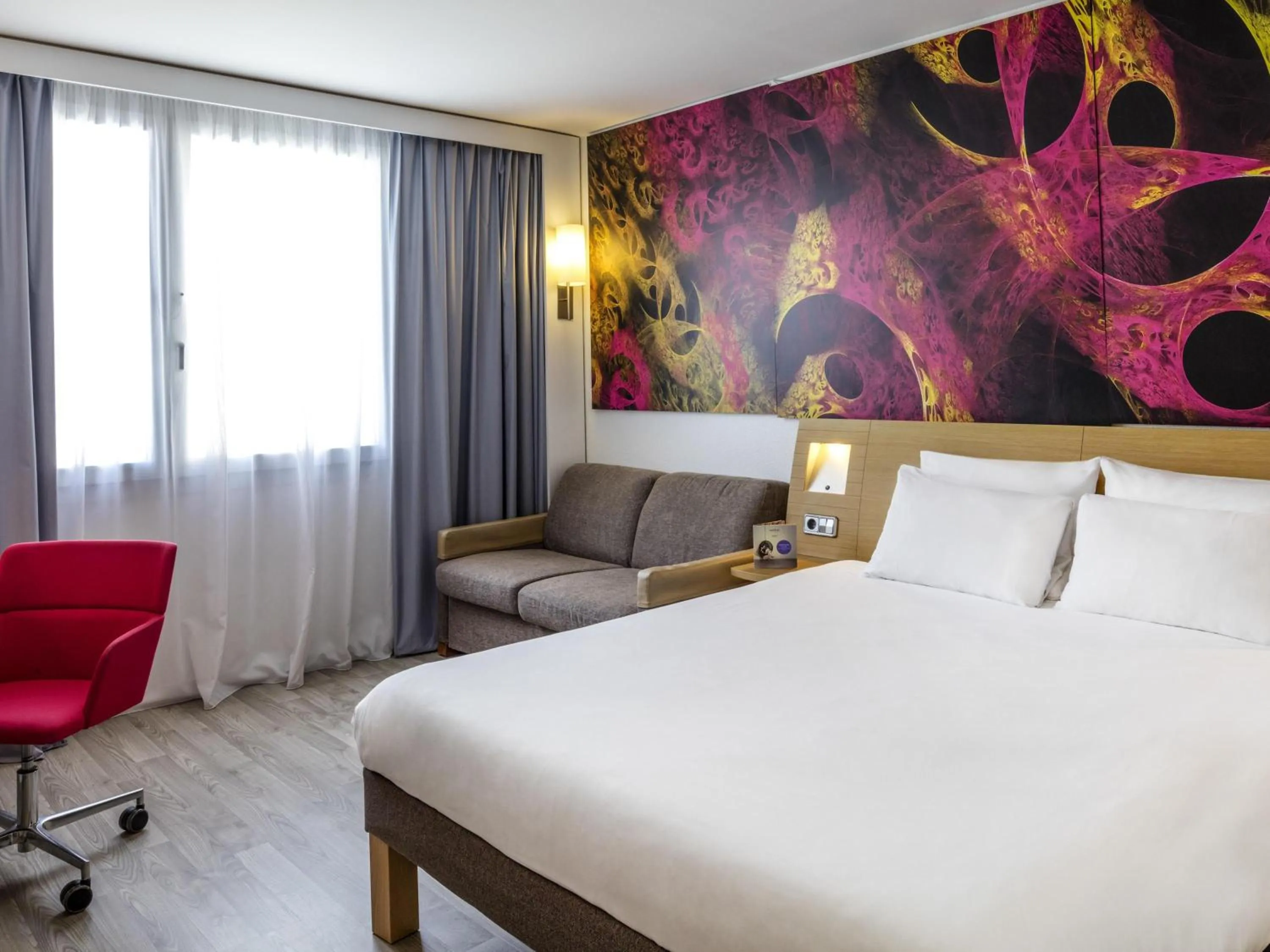 Bedroom, Bed in Novotel Barcelona Cornellà