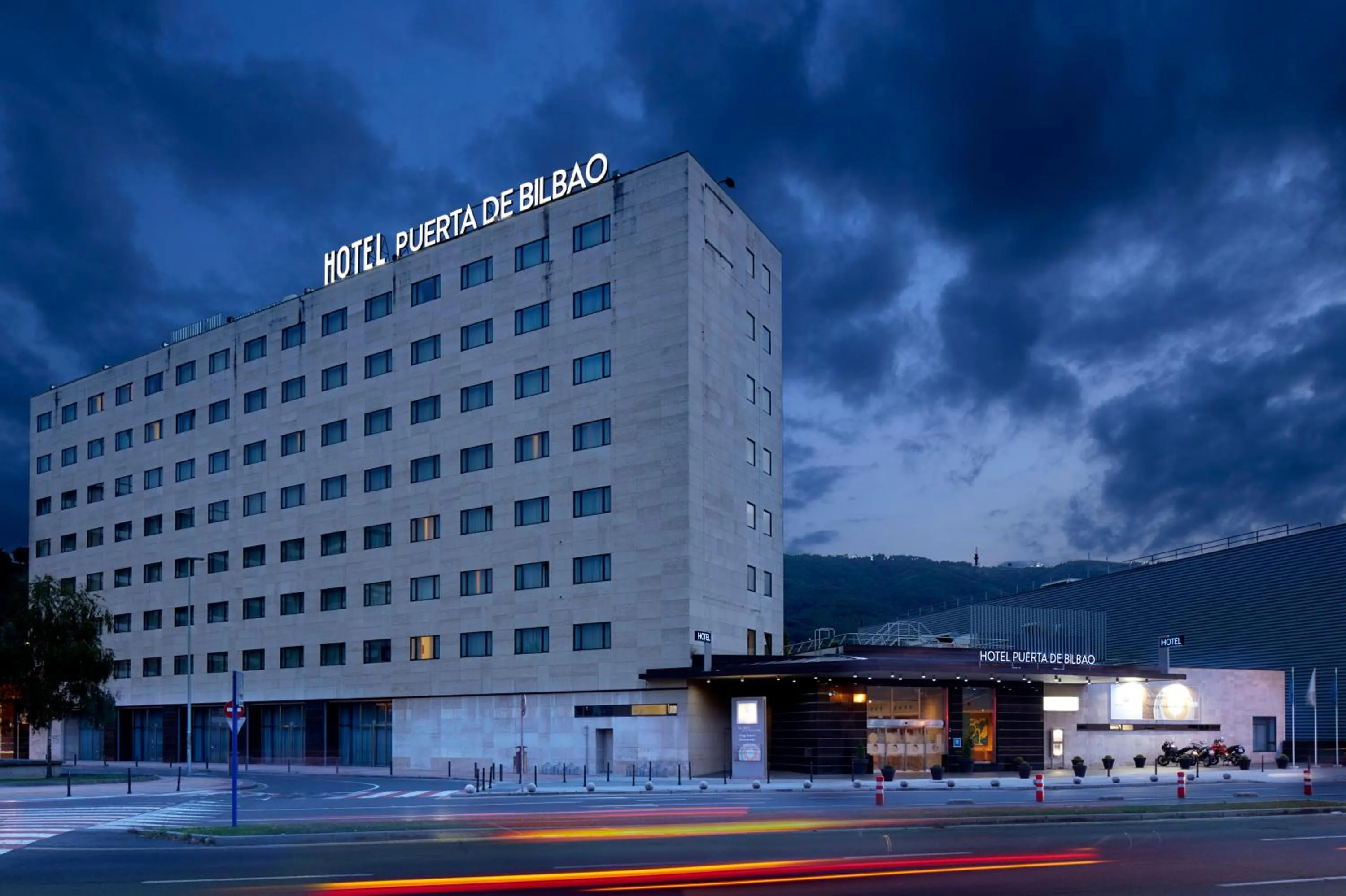 Facade/entrance in Hotel Puerta de Bilbao